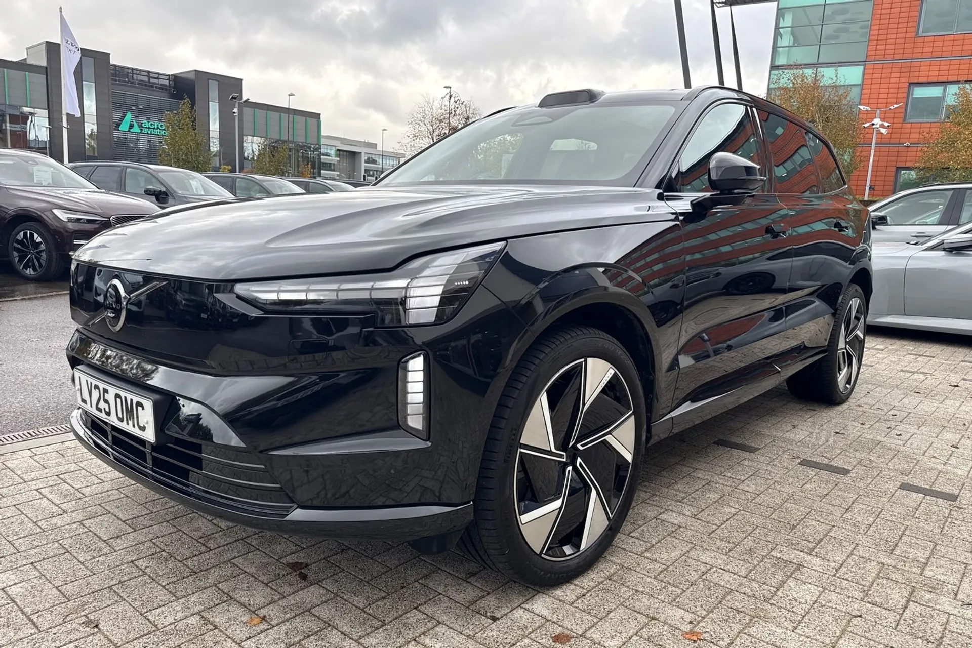 Volvo EX90 thumbnail image number 12