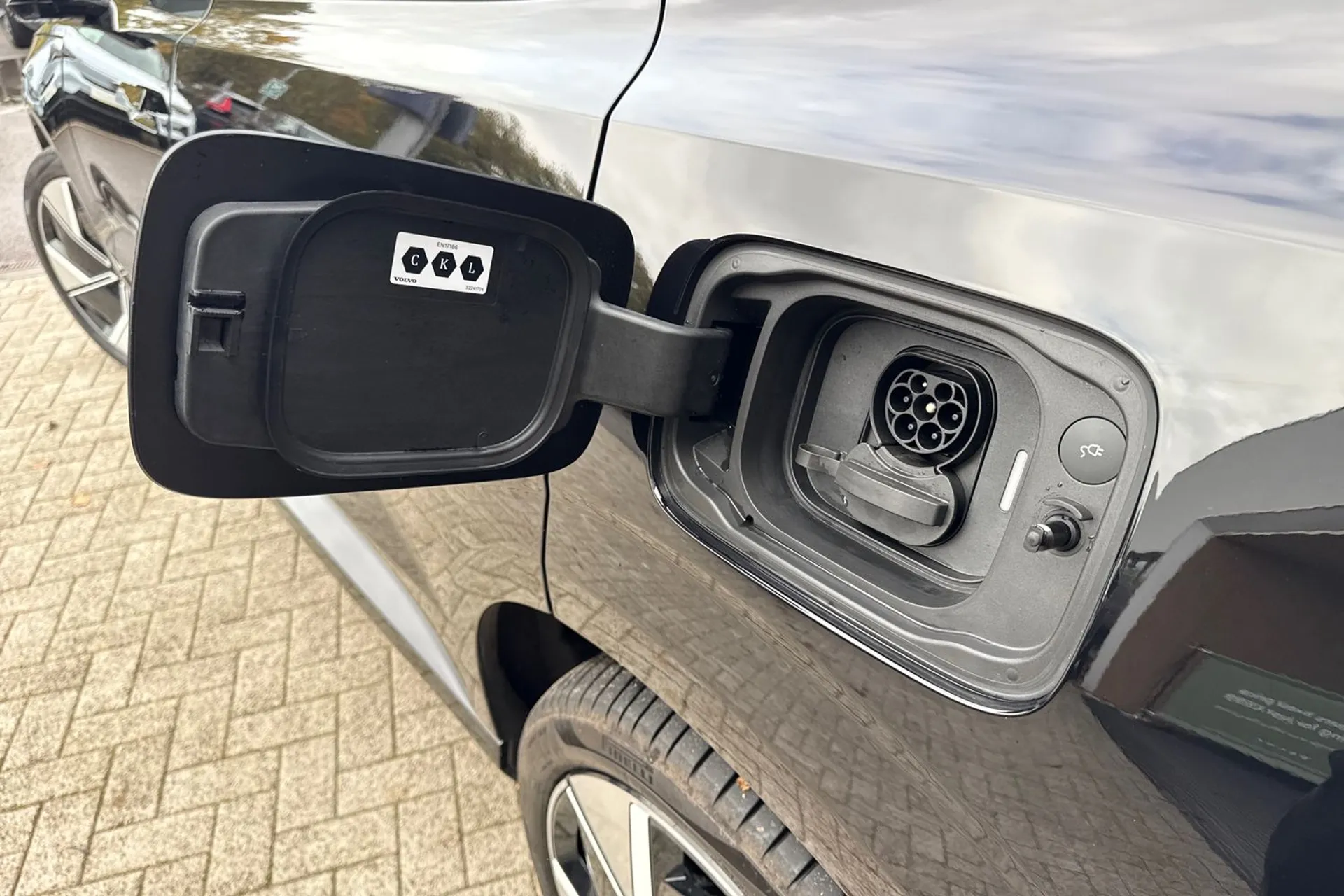 Volvo EX90 thumbnail image number 19