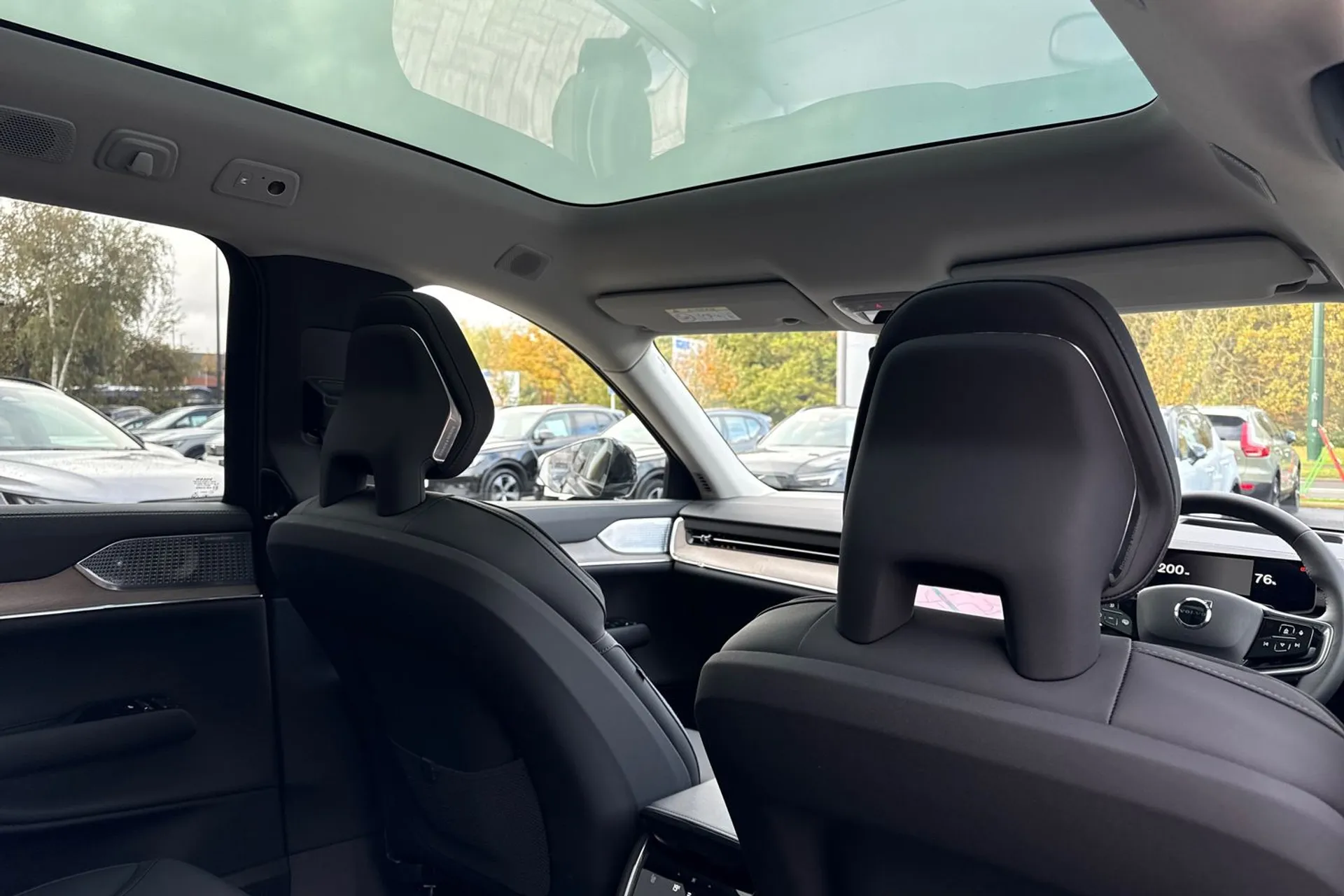 Volvo EX90 thumbnail image number 24