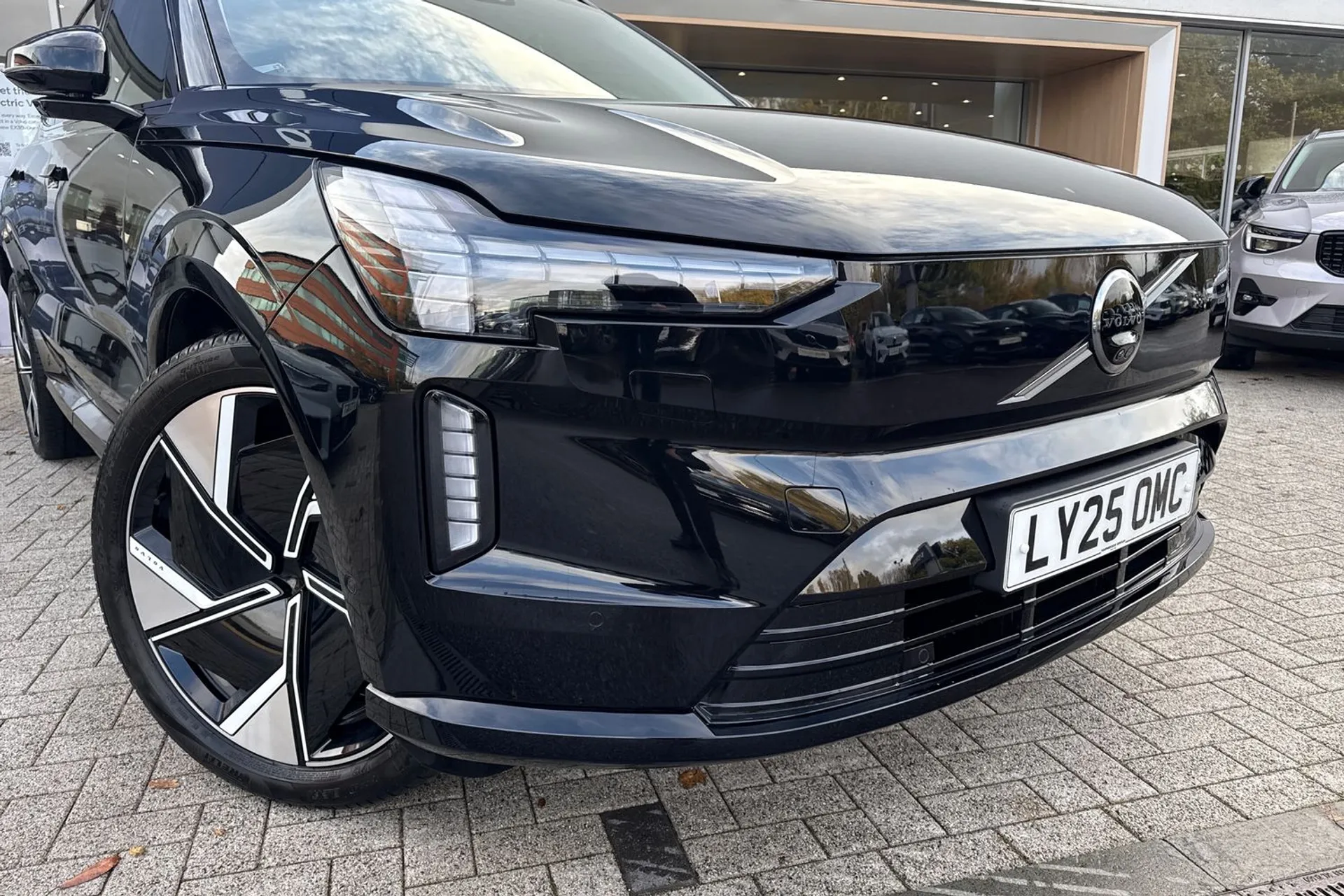 Volvo EX90 thumbnail image number 7