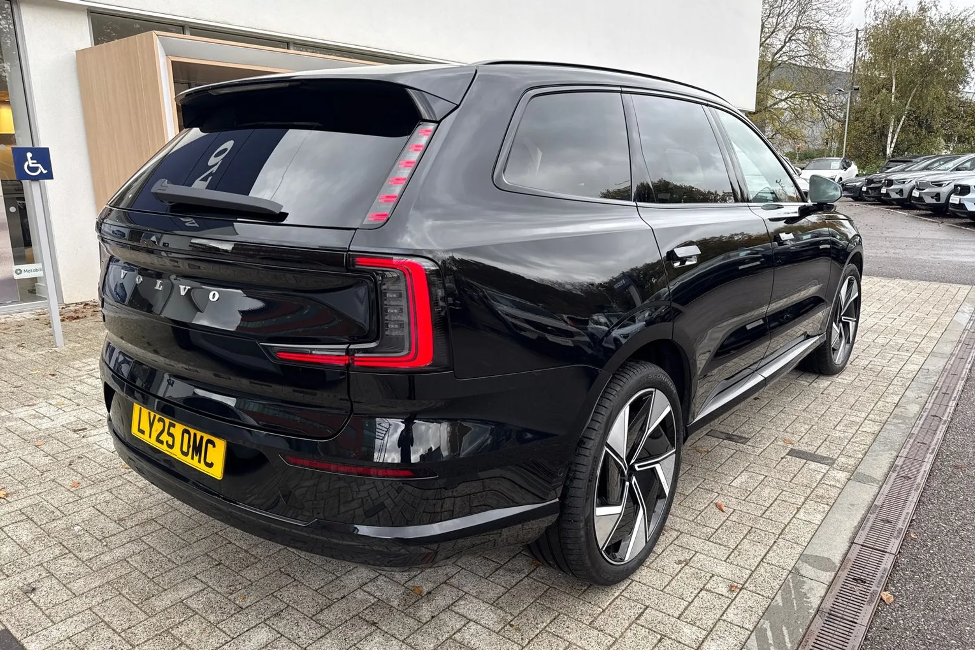 Volvo EX90 thumbnail image number 8