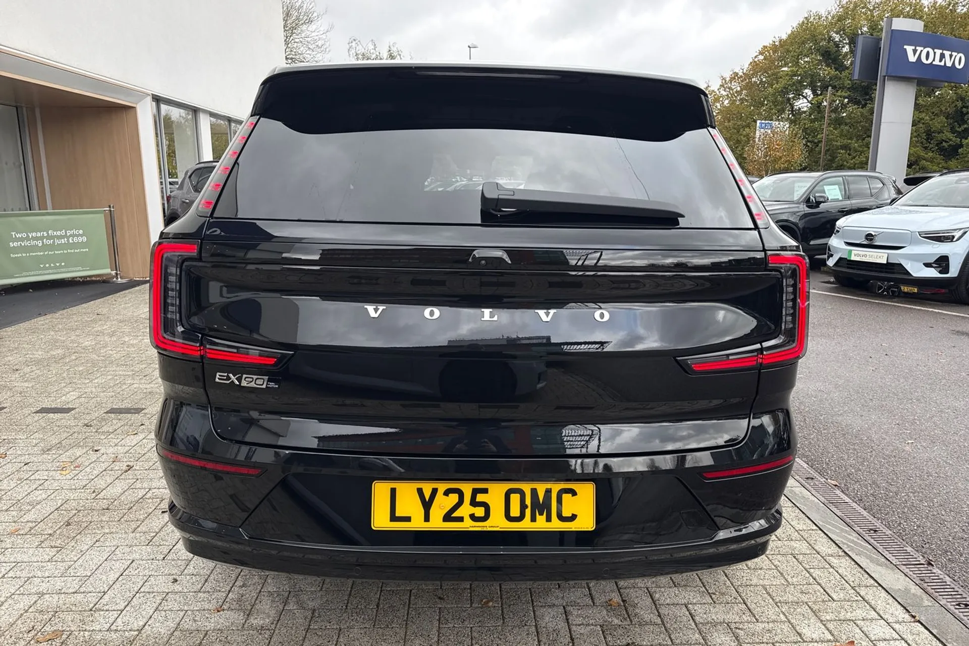 Volvo EX90 thumbnail image number 9