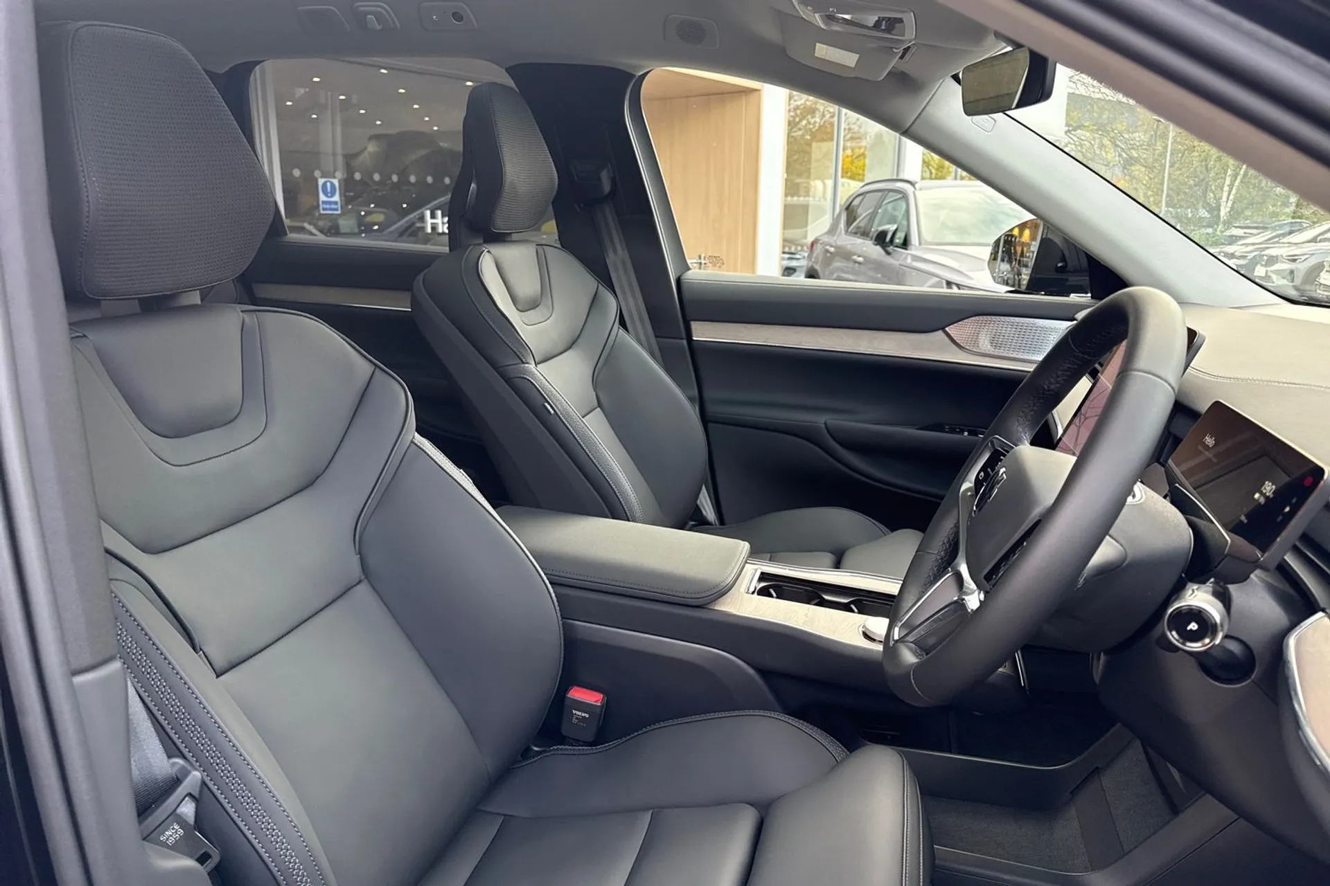 Volvo EX90 thumbnail image number 26