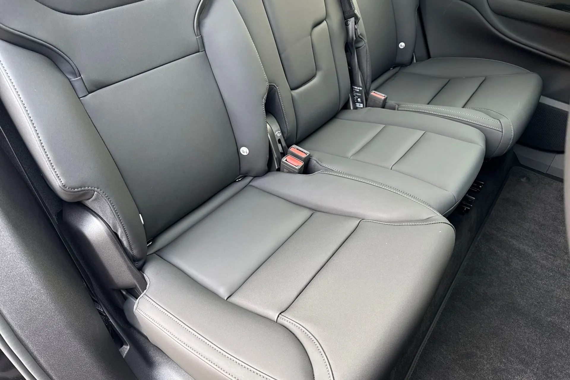 Volvo EX90 thumbnail image number 25