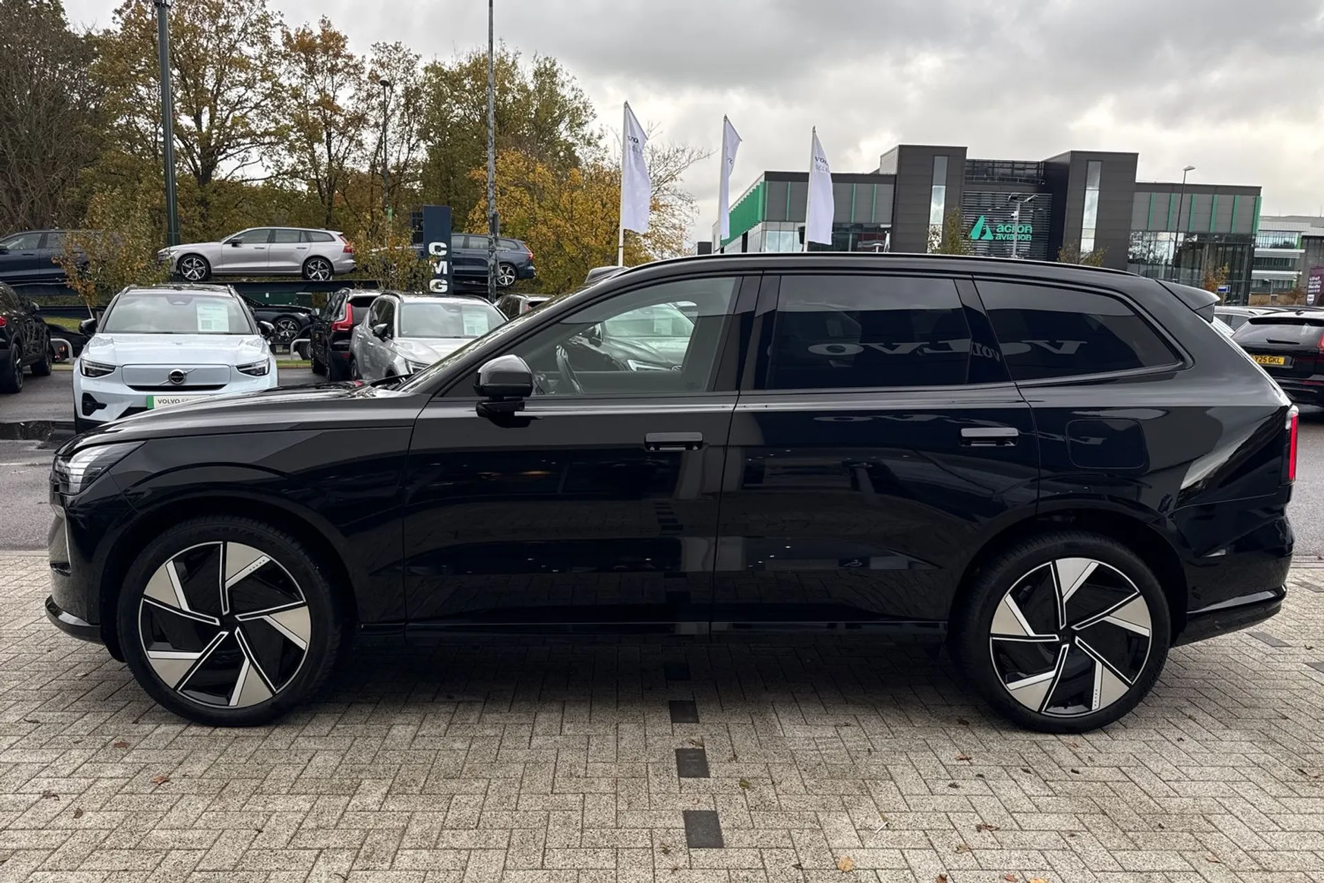 Volvo EX90 thumbnail image number 11