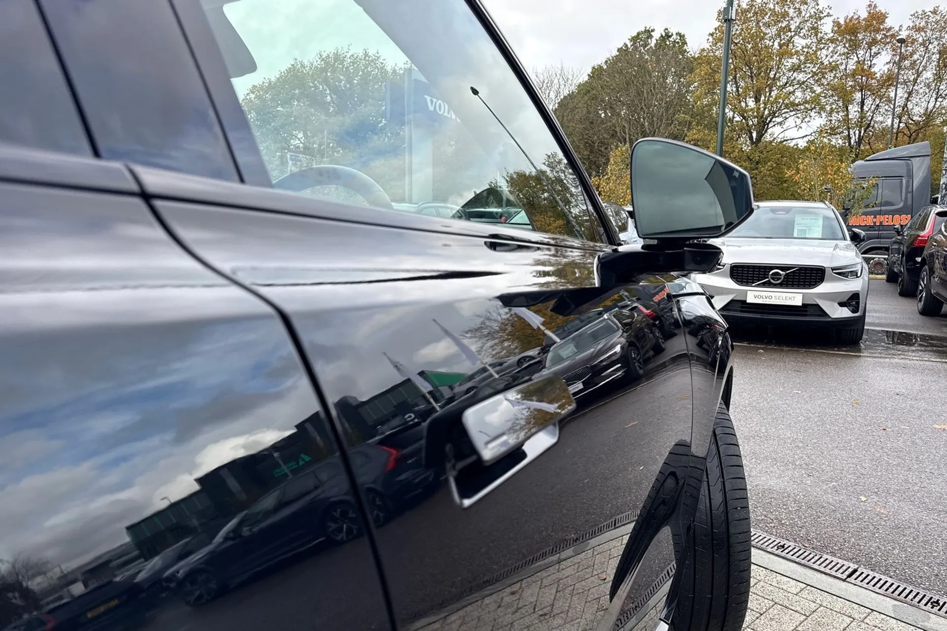 Volvo EX90 thumbnail image number 17