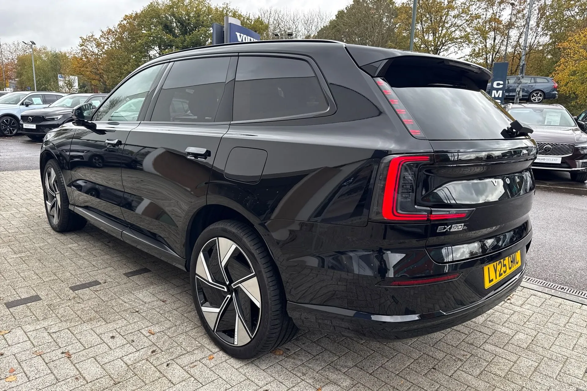 Volvo EX90 thumbnail image number 10