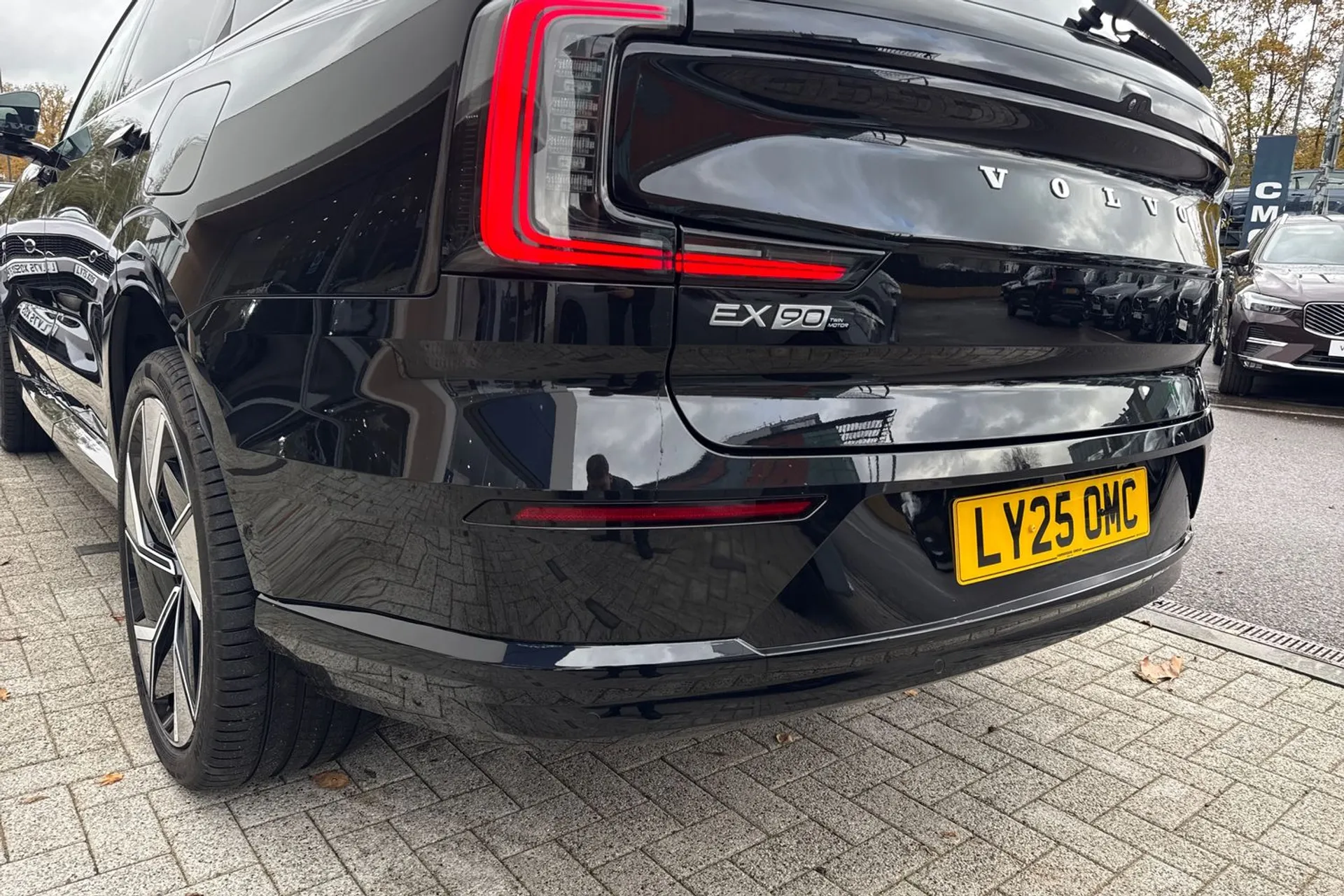 Volvo EX90 thumbnail image number 18