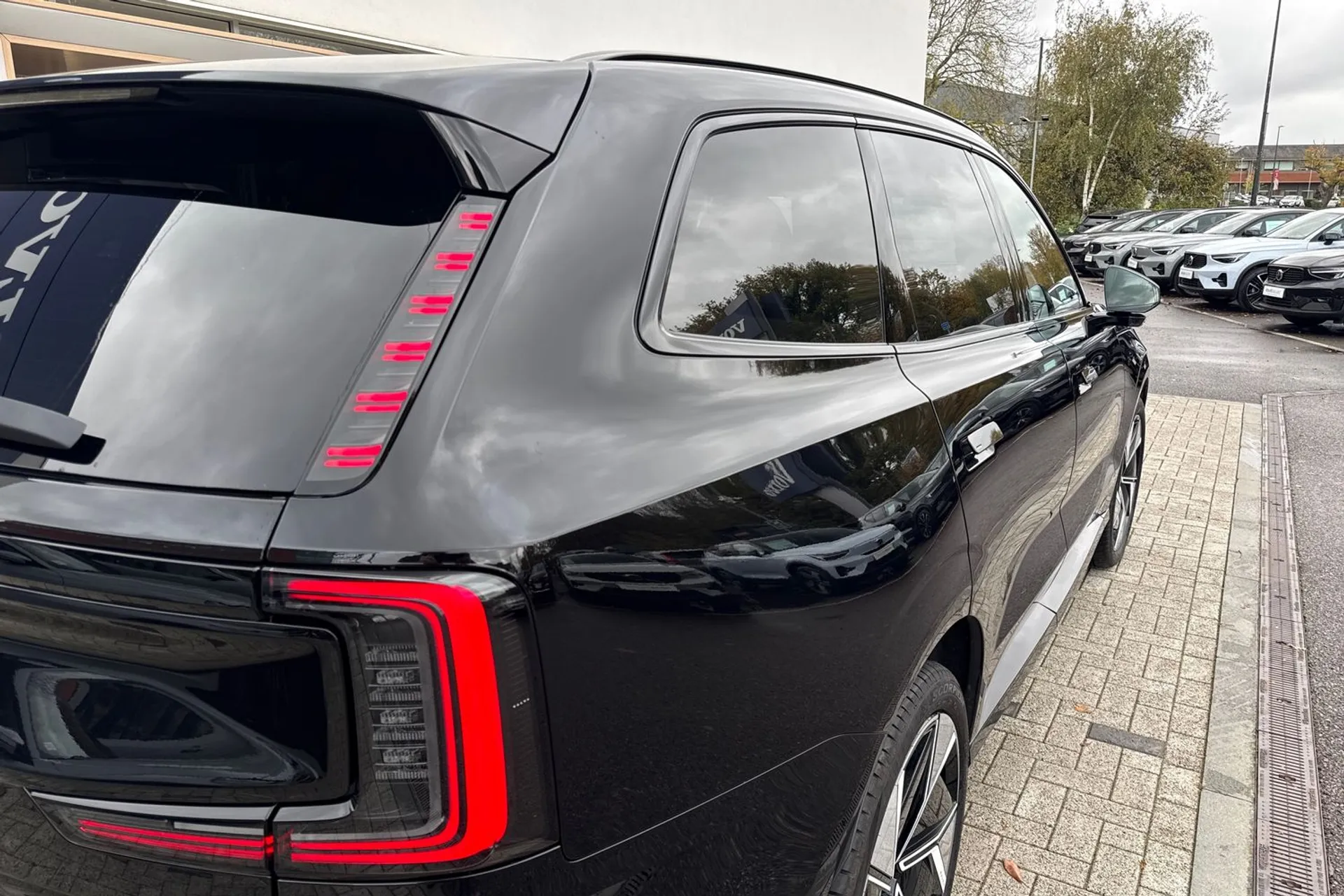 Volvo EX90 thumbnail image number 15