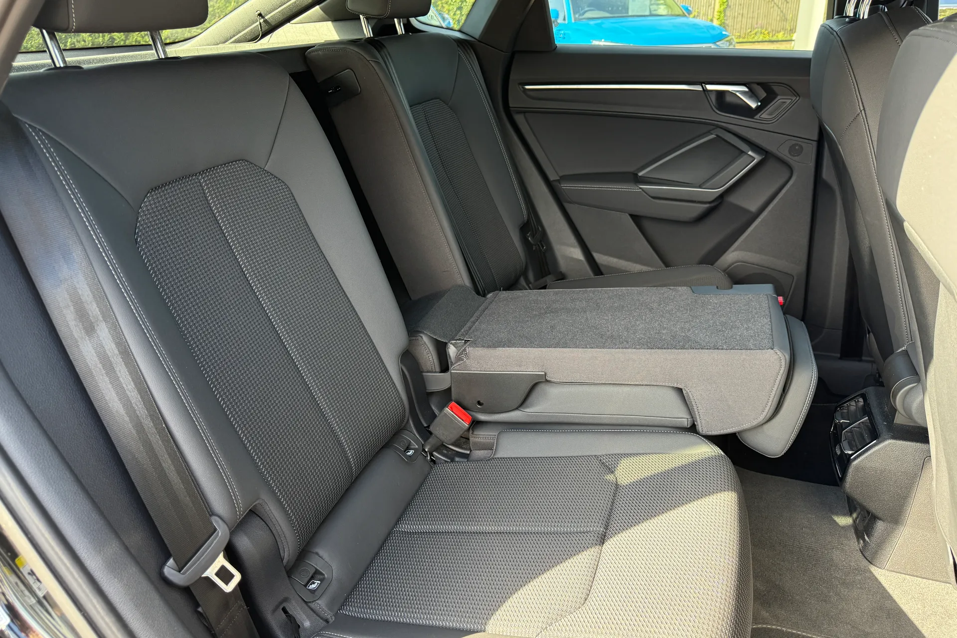 Audi Q3 thumbnail image number 44