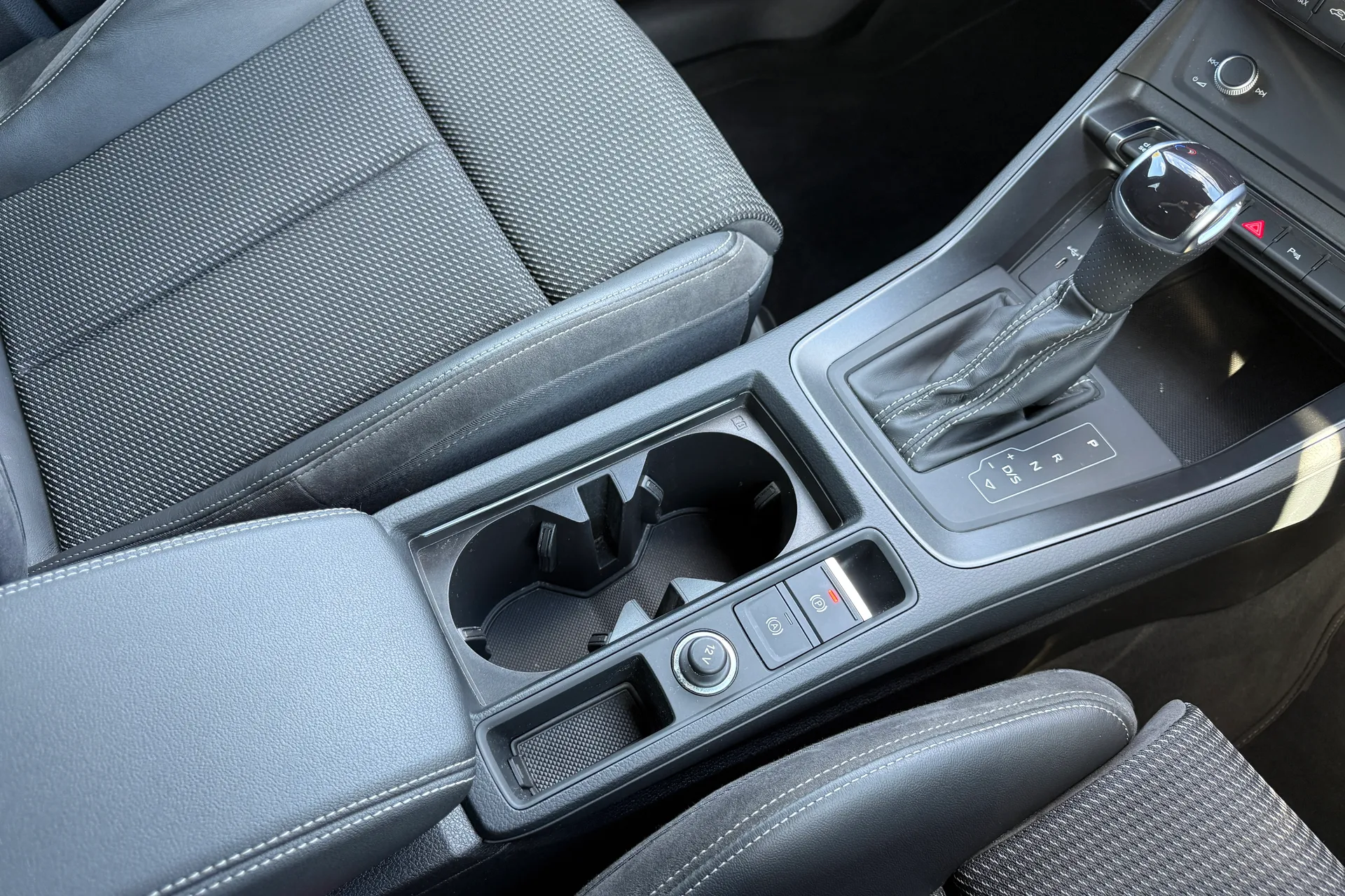 Audi Q3 thumbnail image number 36