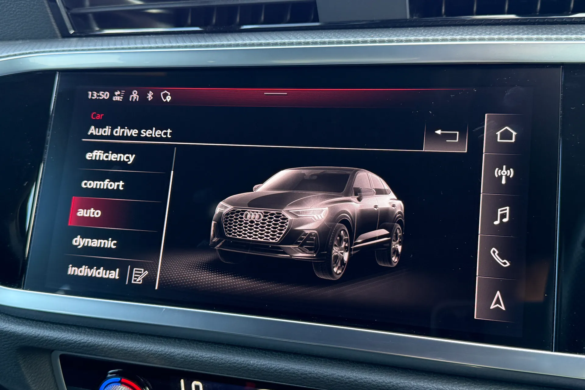 Audi Q3 thumbnail image number 12