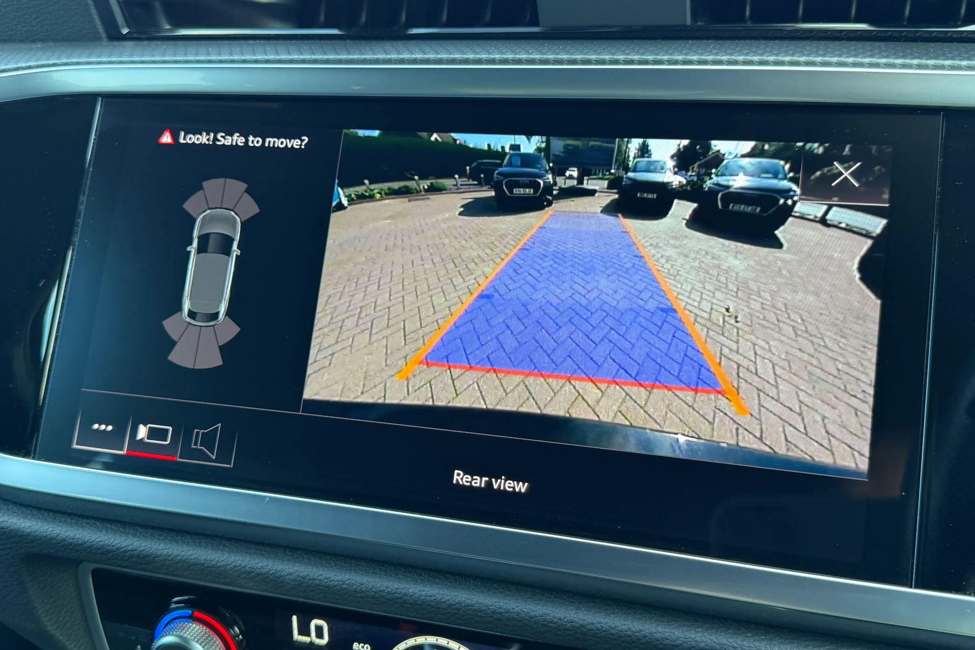 Audi Q3 thumbnail image number 4