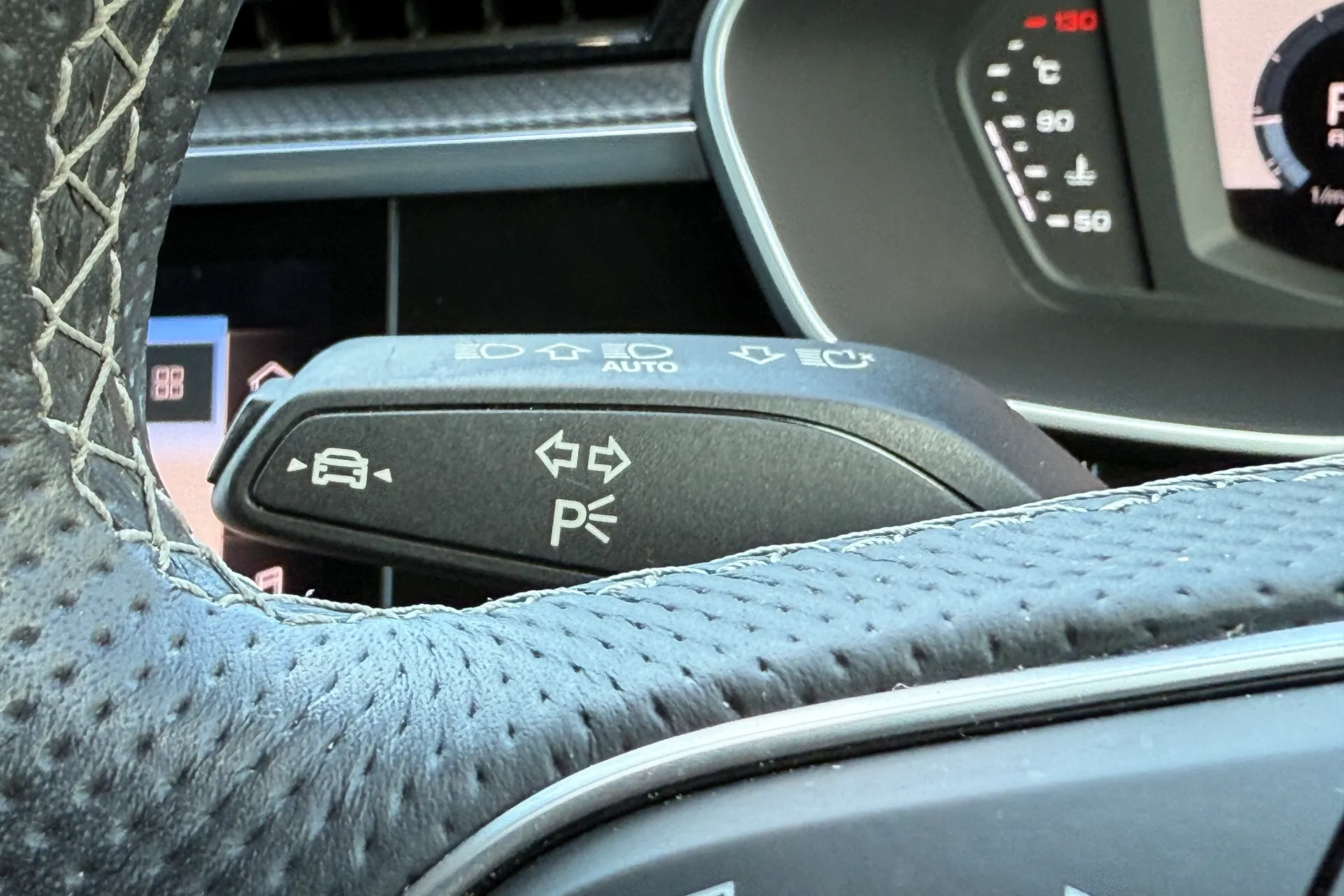 Audi Q3 thumbnail image number 18