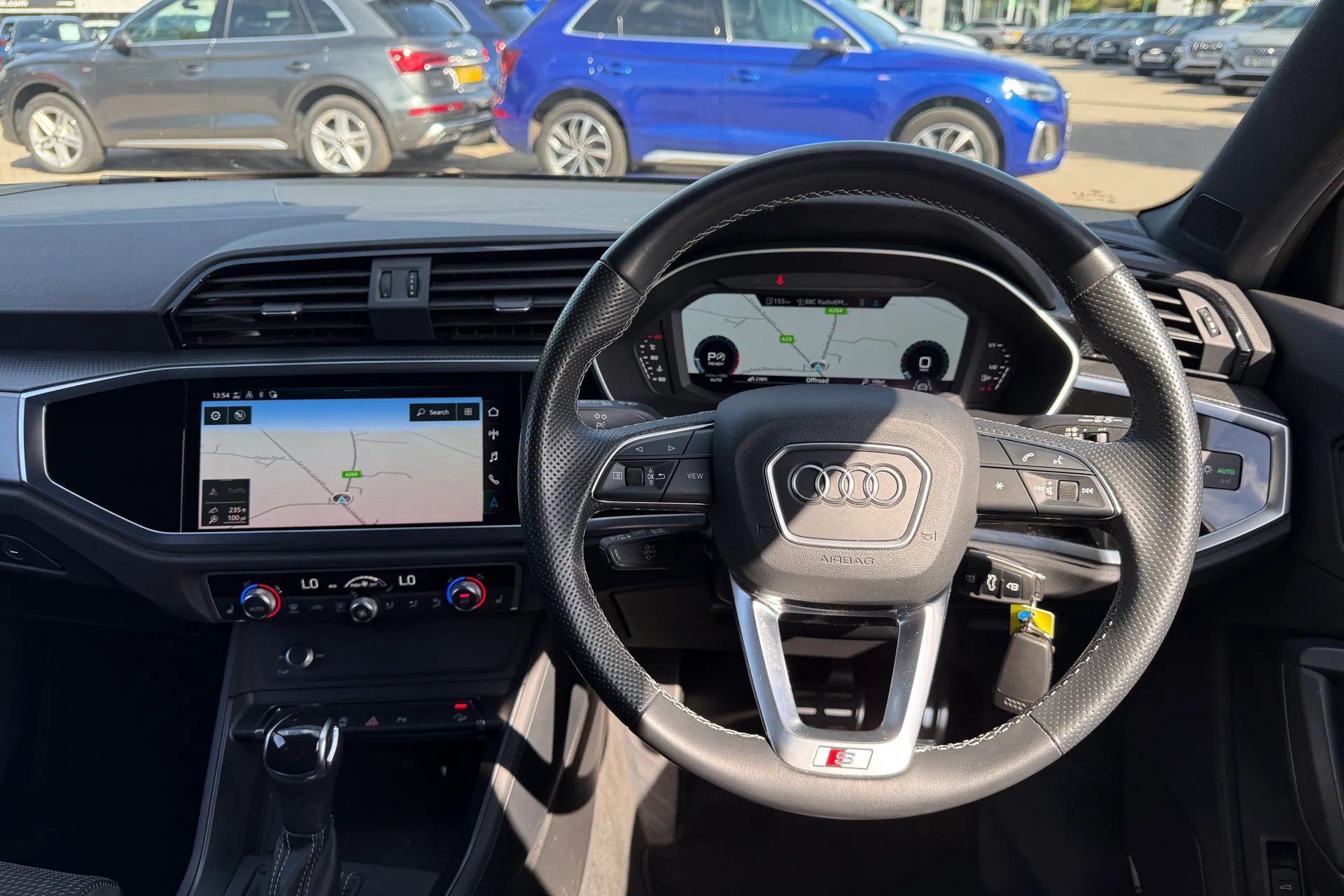 Audi Q3 thumbnail image number 38