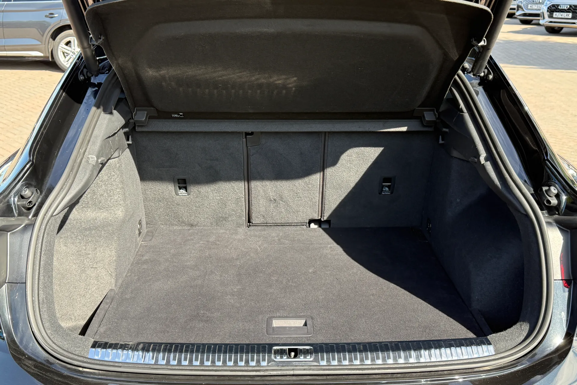 Audi Q3 thumbnail image number 31