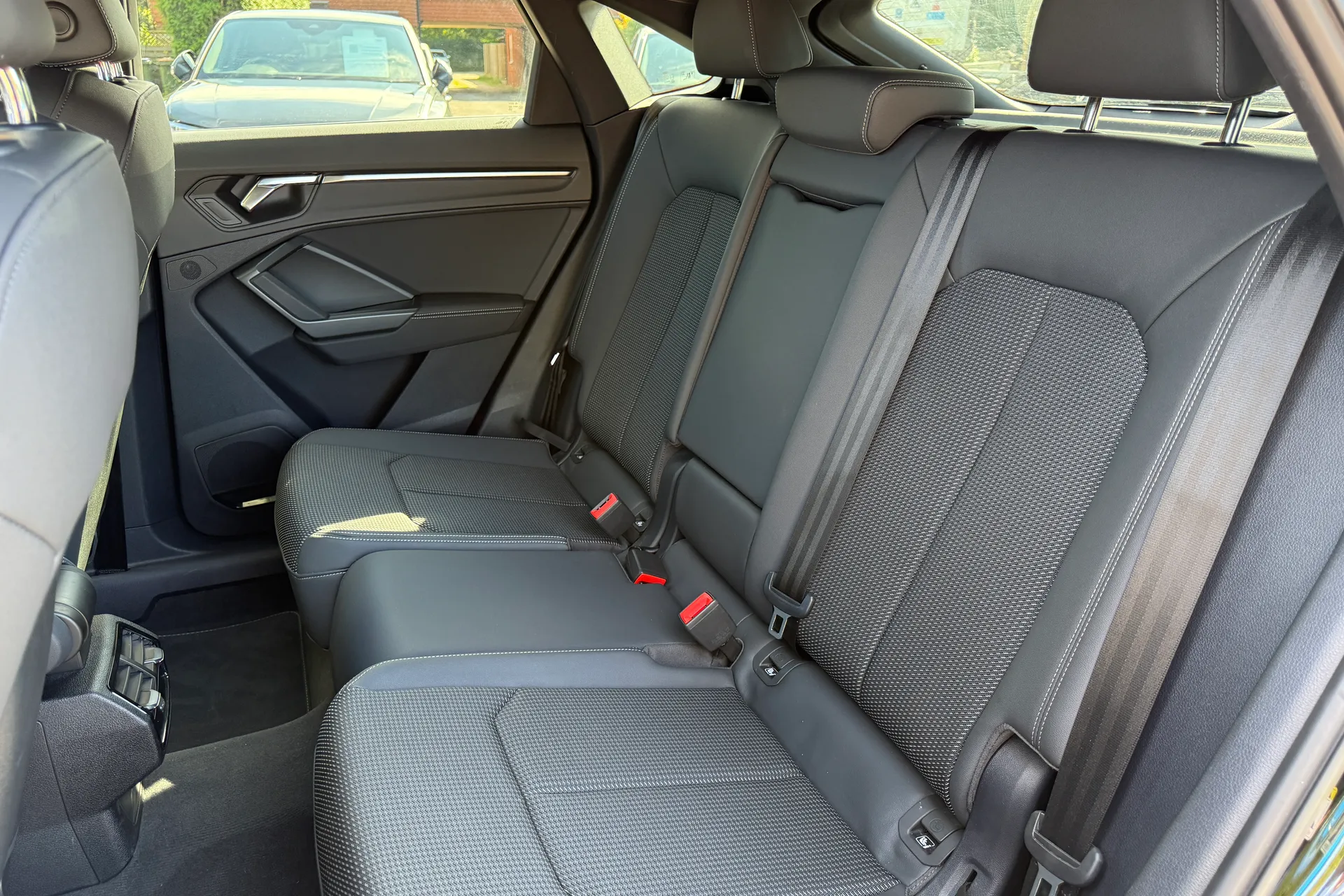 Audi Q3 thumbnail image number 40