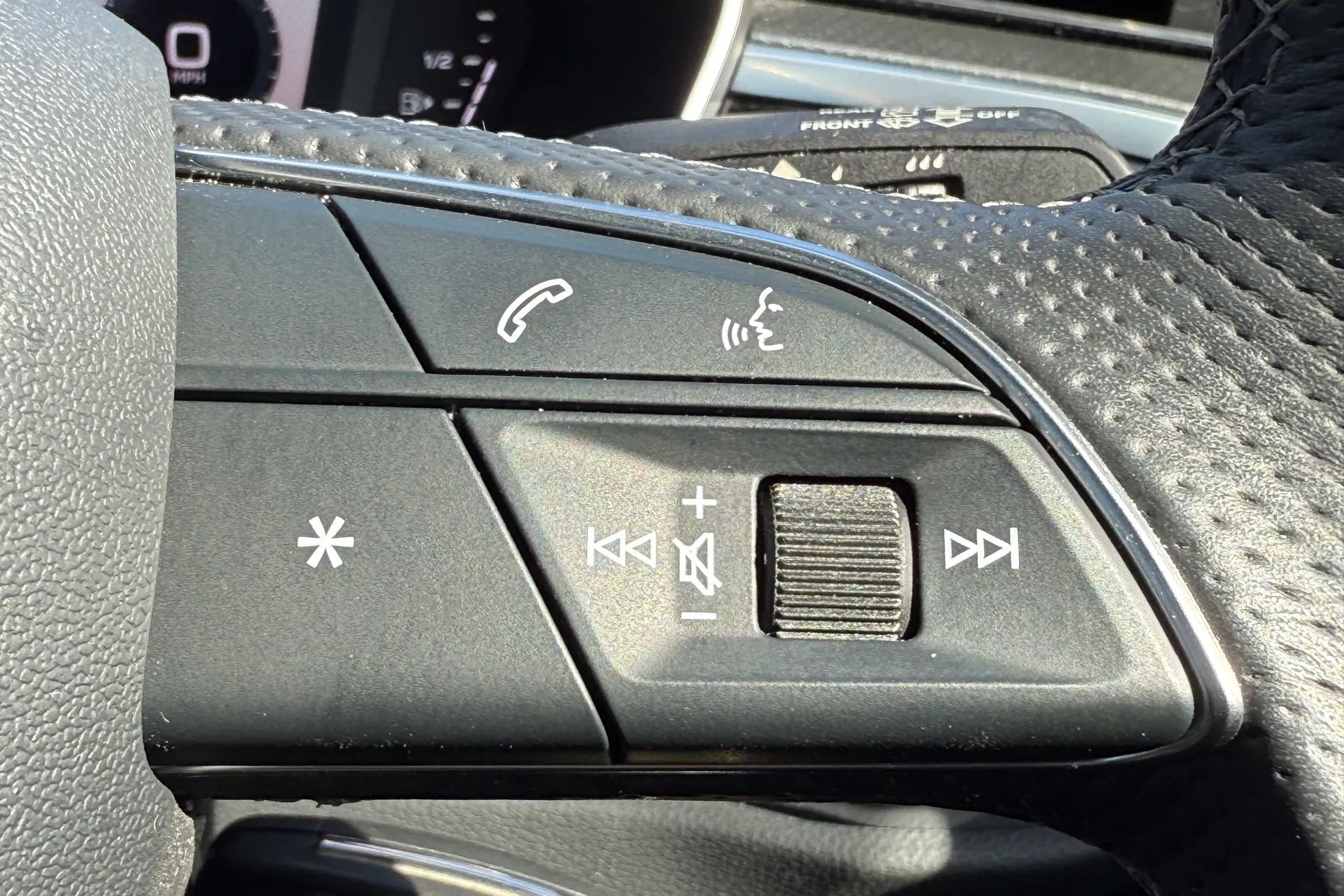 Audi Q3 thumbnail image number 22