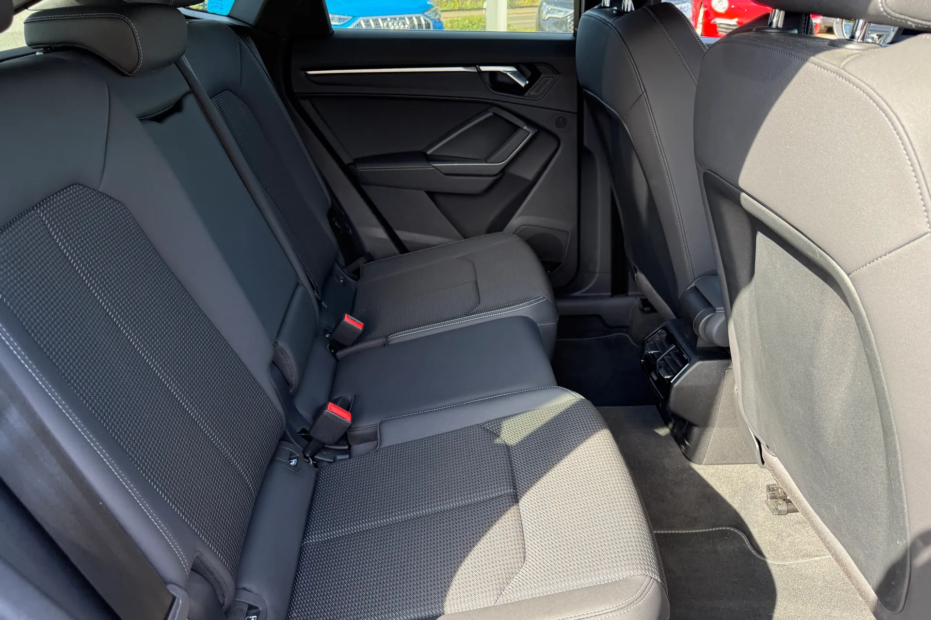 Audi Q3 thumbnail image number 42