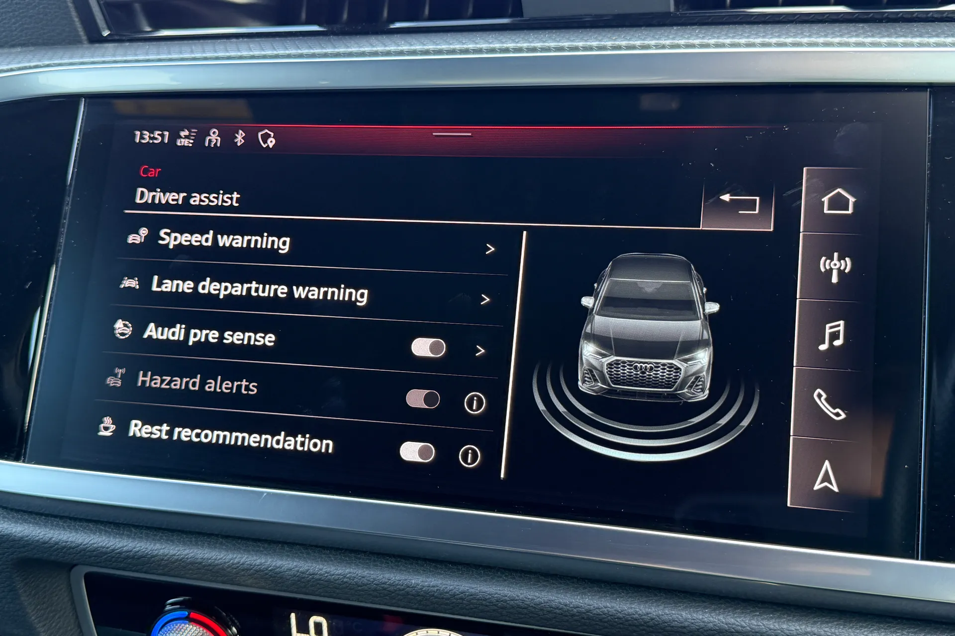 Audi Q3 thumbnail image number 14