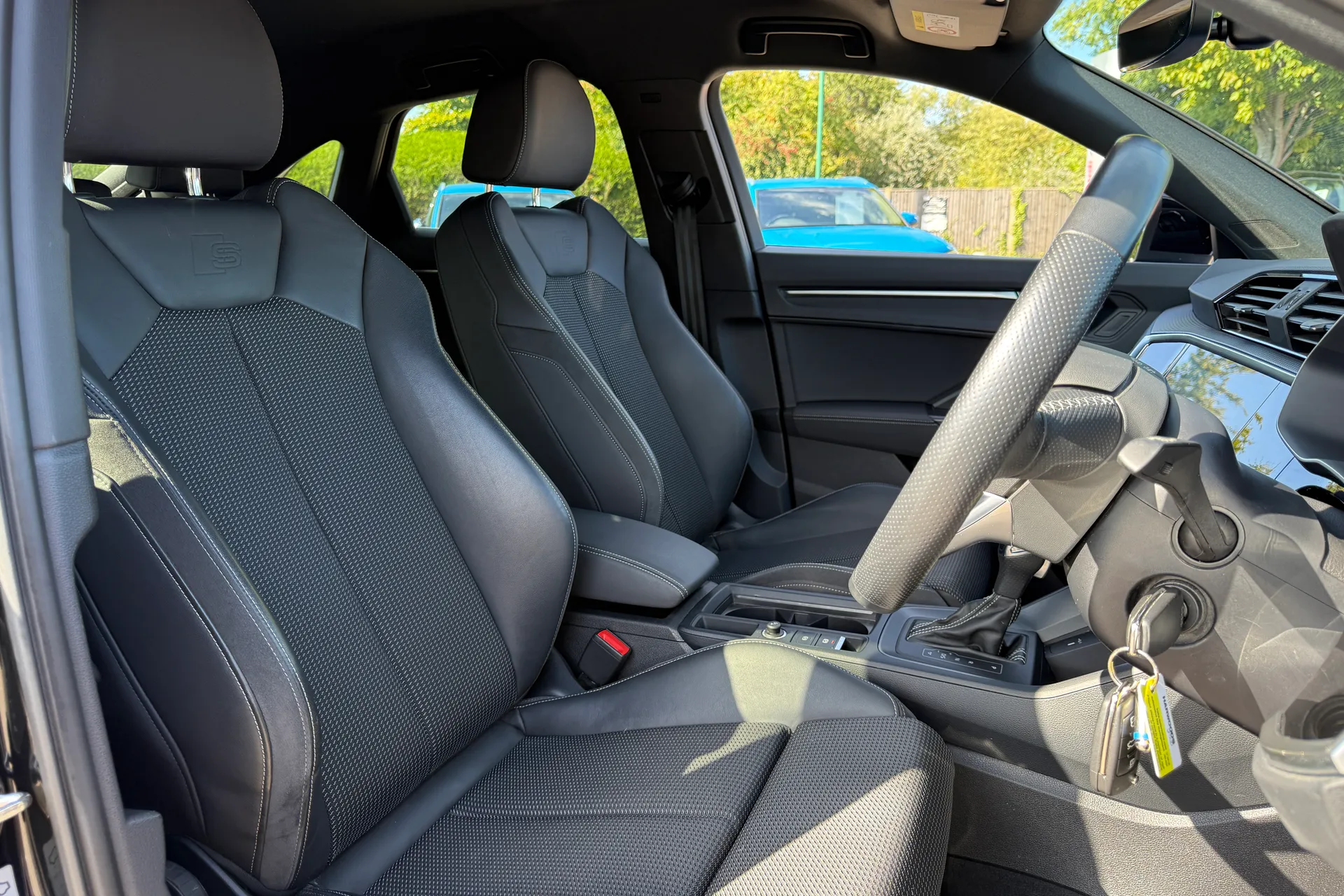 Audi Q3 thumbnail image number 27