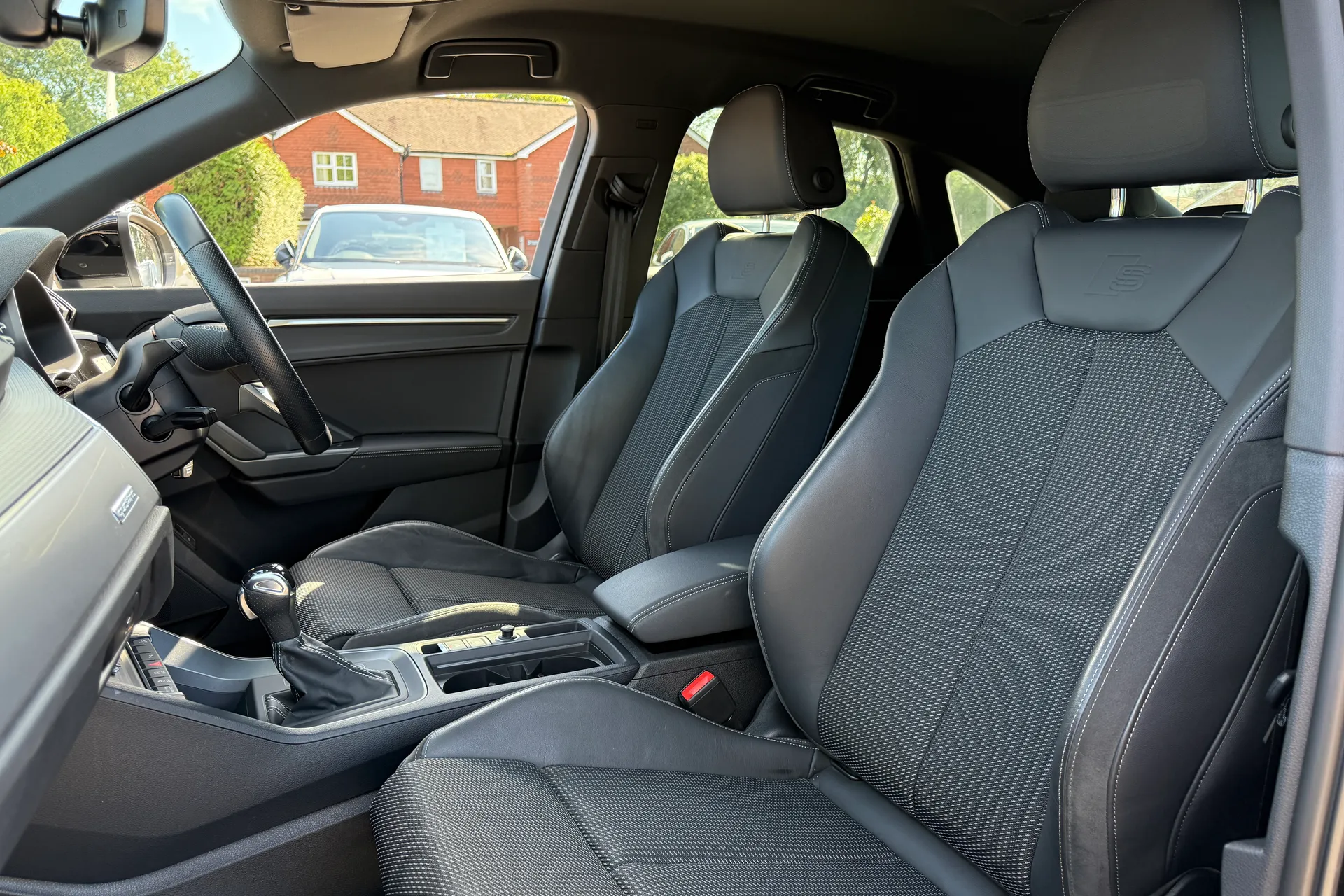 Audi Q3 thumbnail image number 30