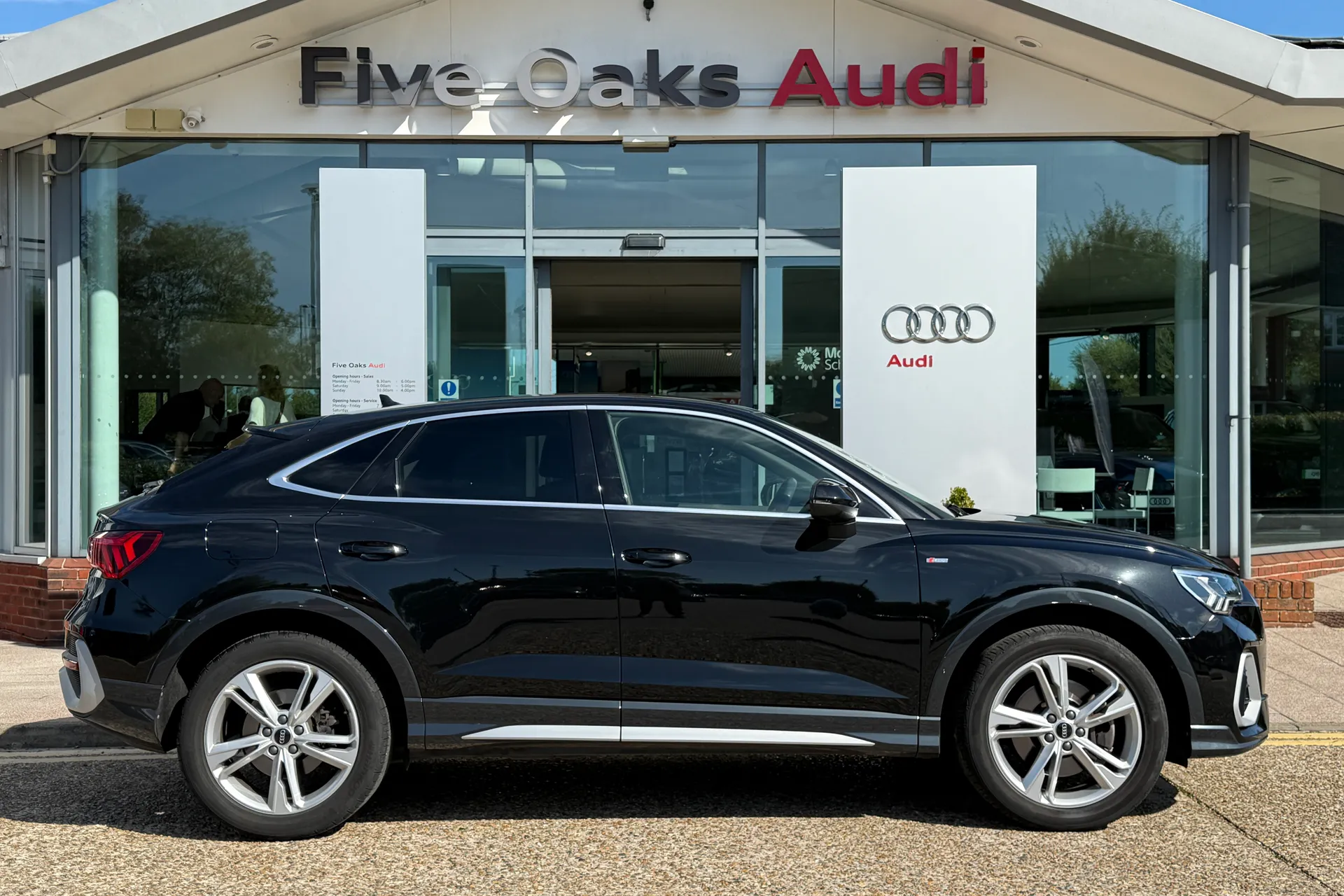 Audi Q3 thumbnail image number 2