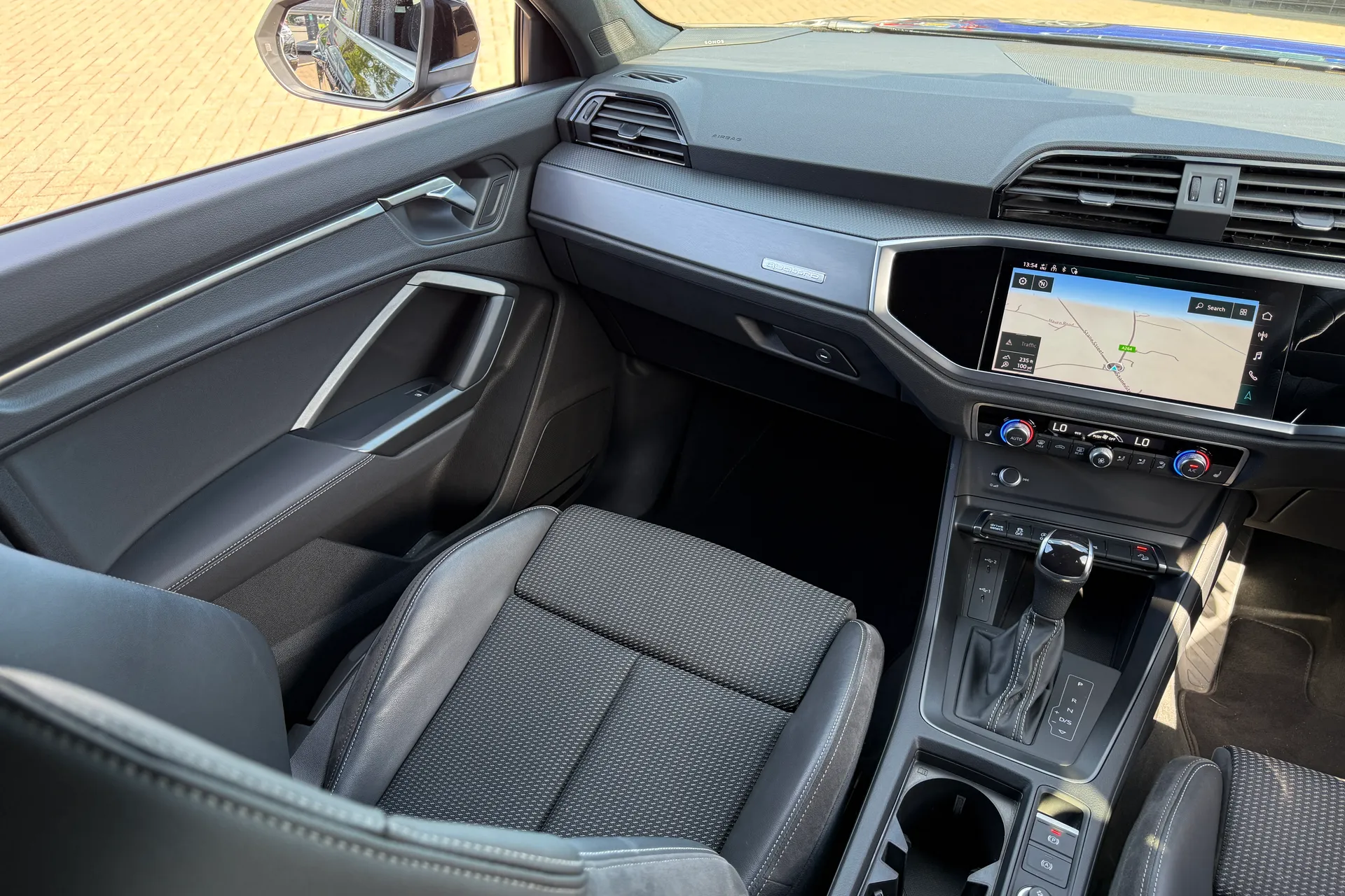 Audi Q3 thumbnail image number 35