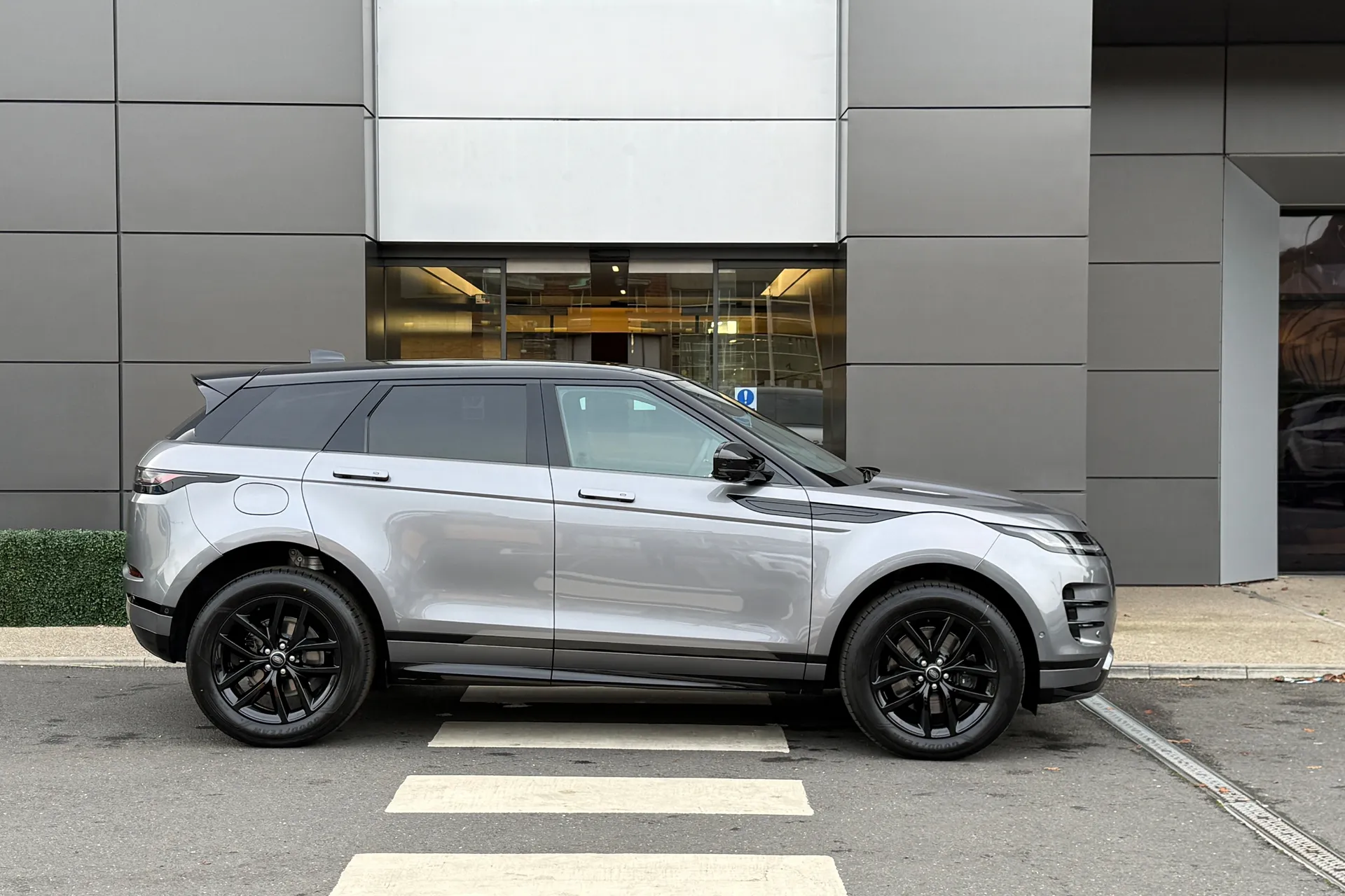 LAND ROVER RANGE ROVER EVOQUE thumbnail image number 2