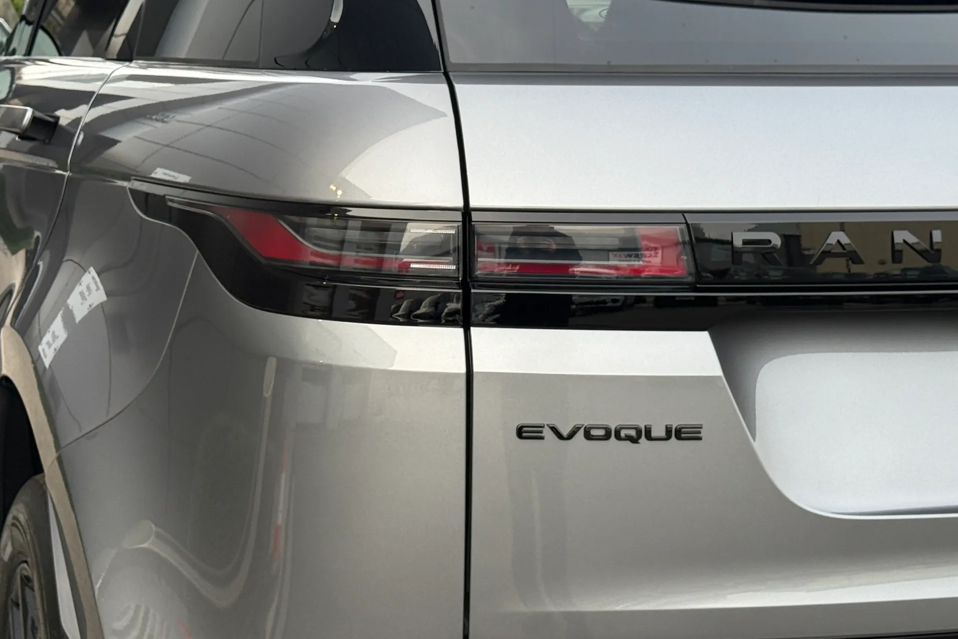 LAND ROVER RANGE ROVER EVOQUE thumbnail image number 37