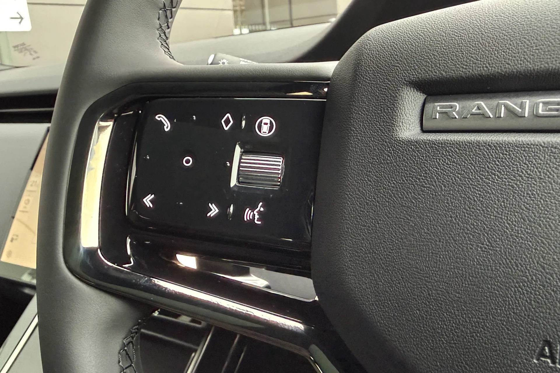 LAND ROVER RANGE ROVER EVOQUE thumbnail image number 25