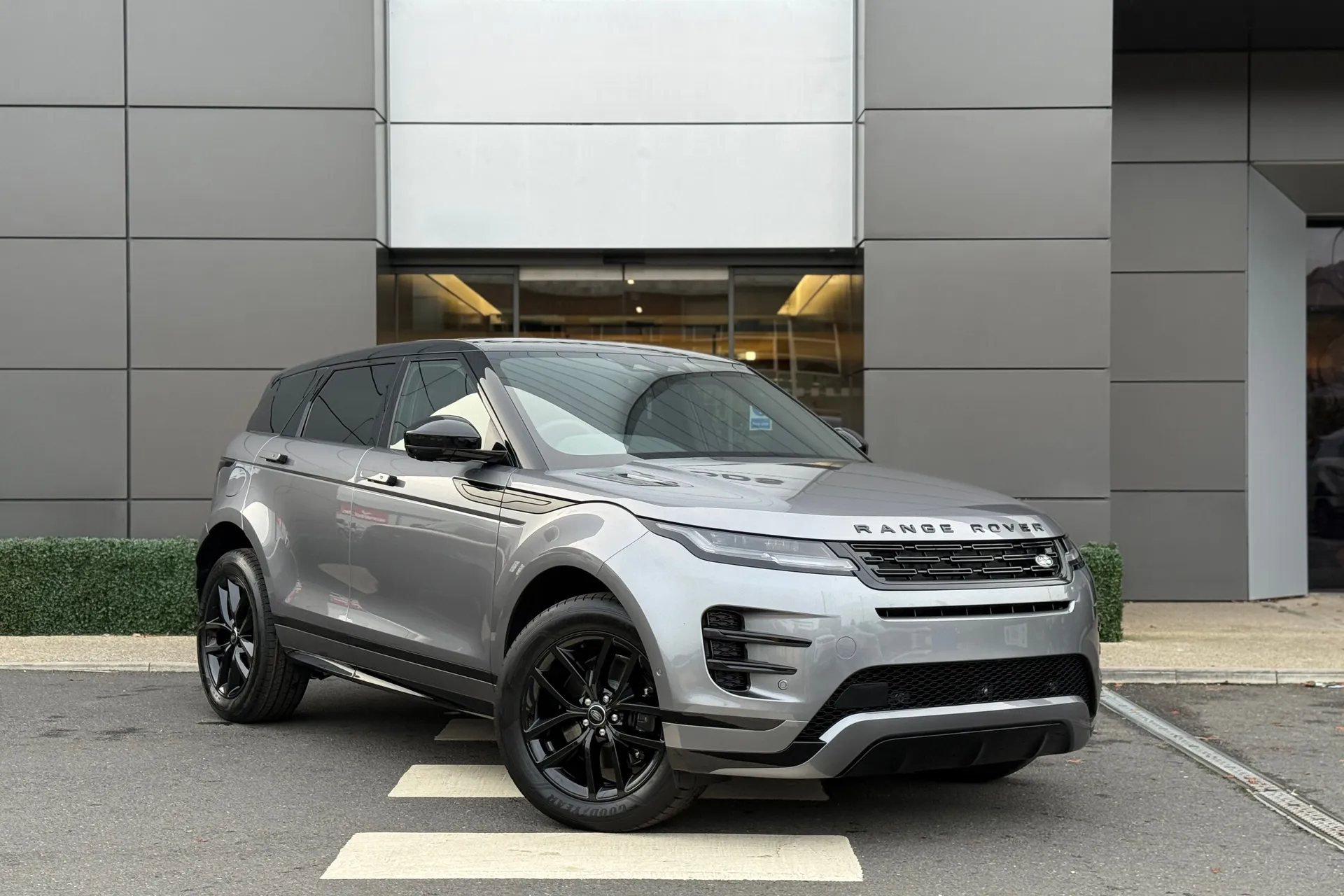 LAND ROVER RANGE ROVER EVOQUE focused image