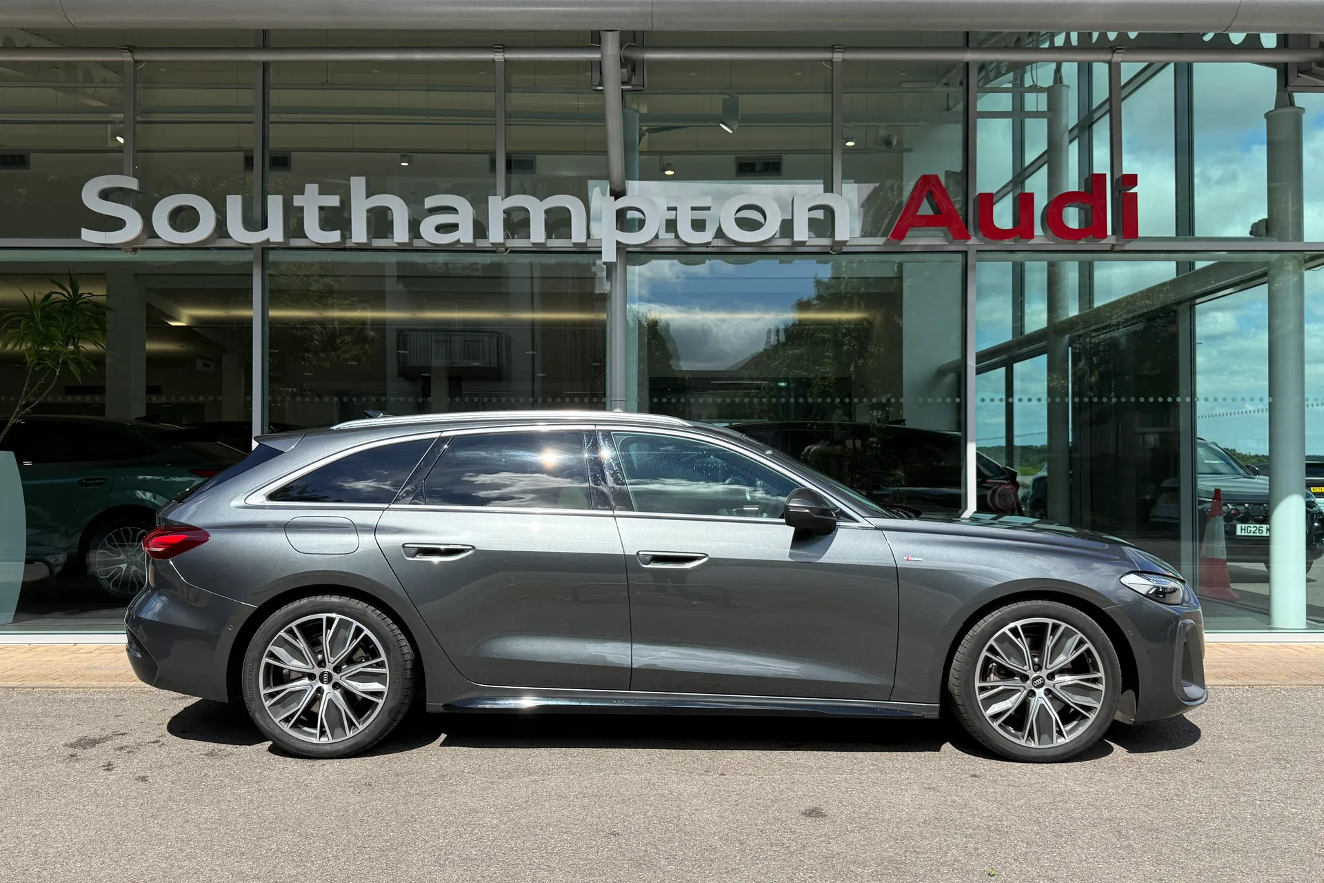 Audi A5 Avant thumbnail image number 2