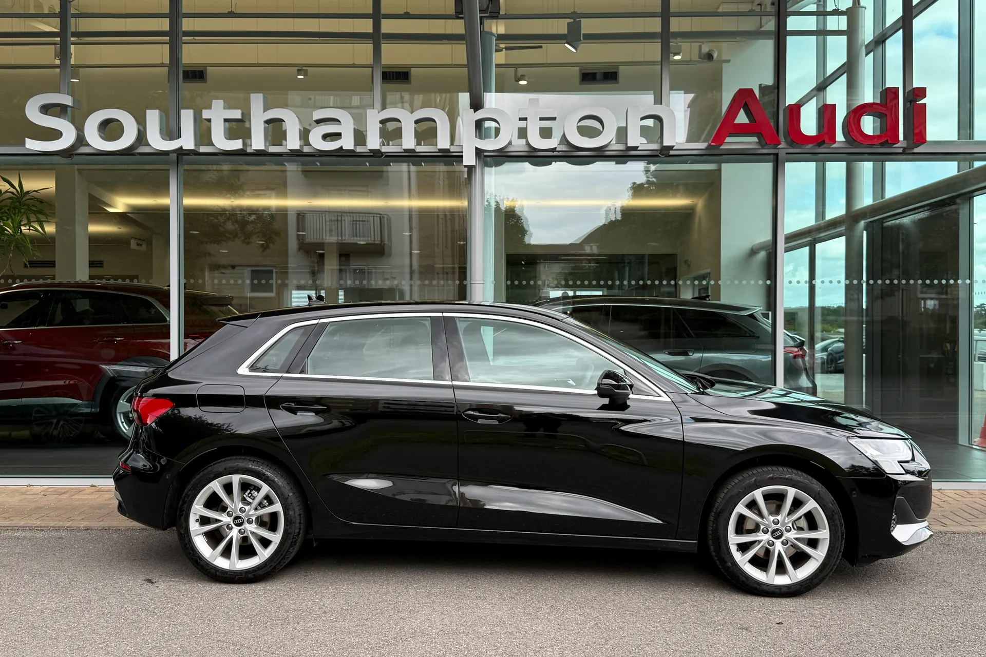 Audi A3 thumbnail image number 2