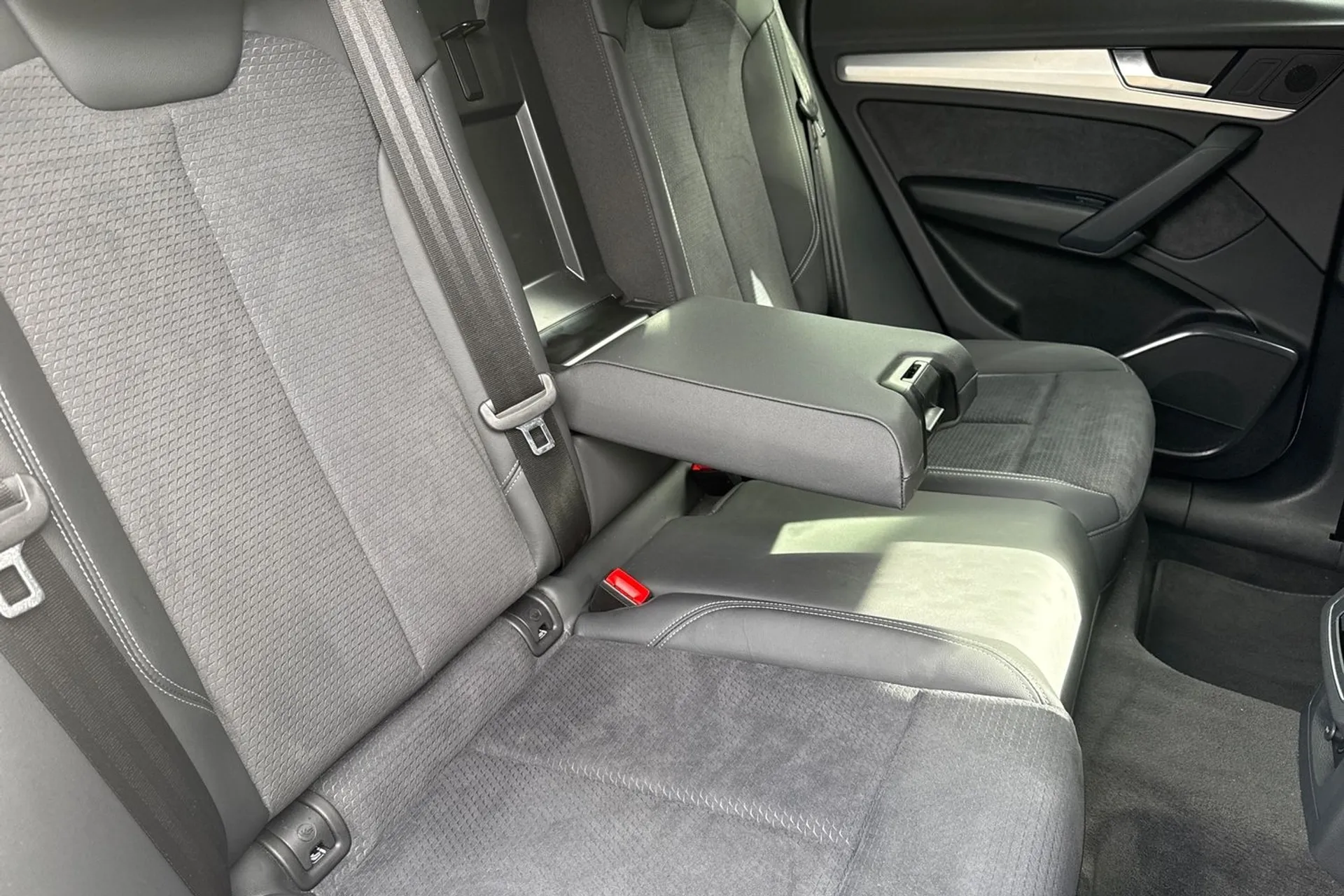 Audi Q5 thumbnail image number 33