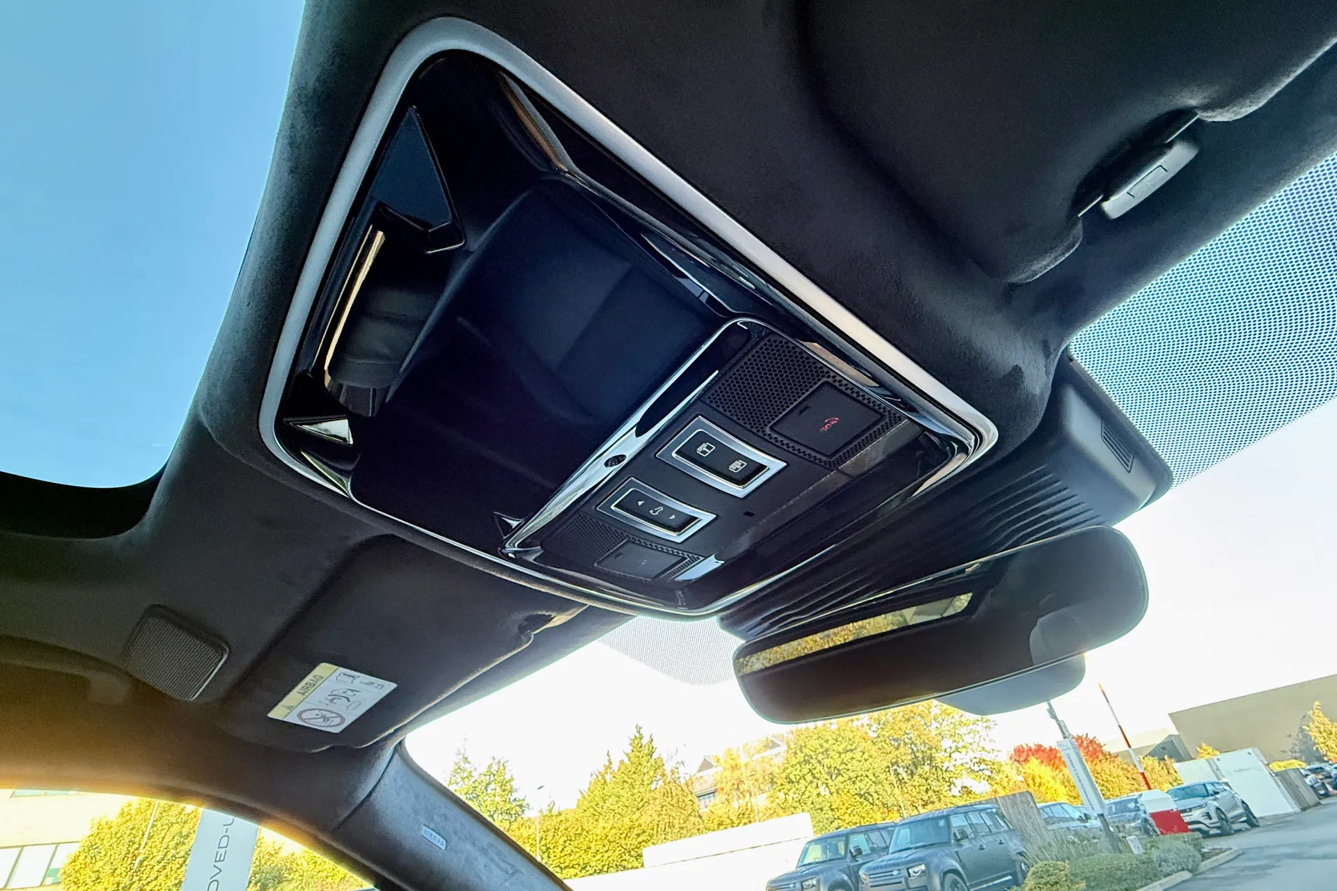 LAND ROVER RANGE ROVER VELAR thumbnail image number 30