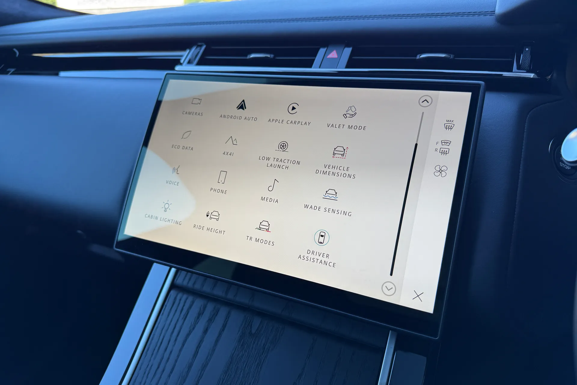 LAND ROVER RANGE ROVER VELAR thumbnail image number 56