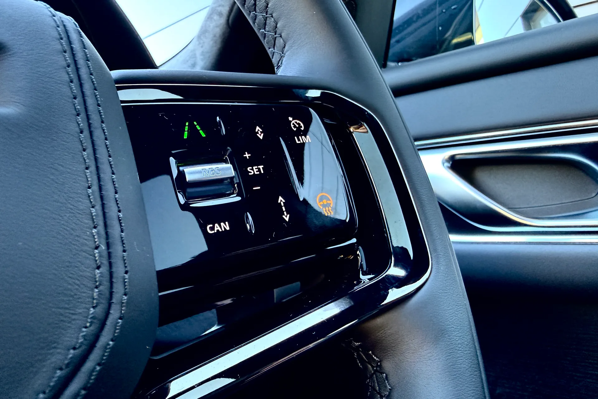 LAND ROVER RANGE ROVER VELAR thumbnail image number 67