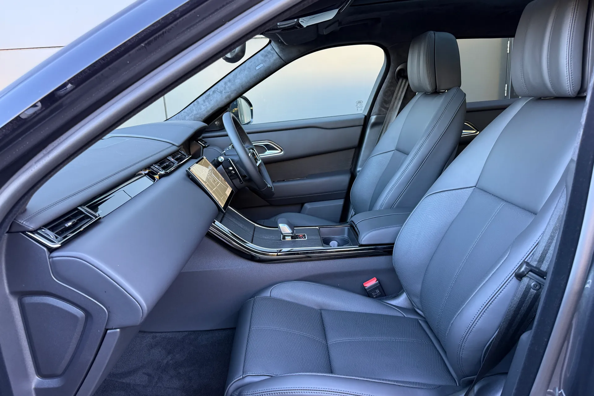 LAND ROVER RANGE ROVER VELAR thumbnail image number 50