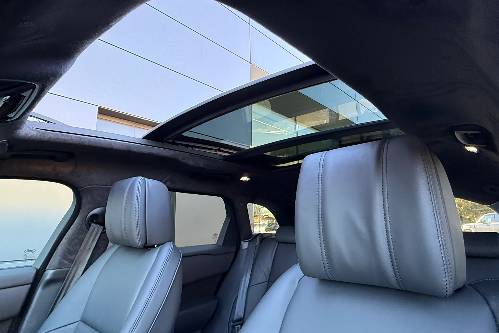 LAND ROVER RANGE ROVER VELAR thumbnail image number 5