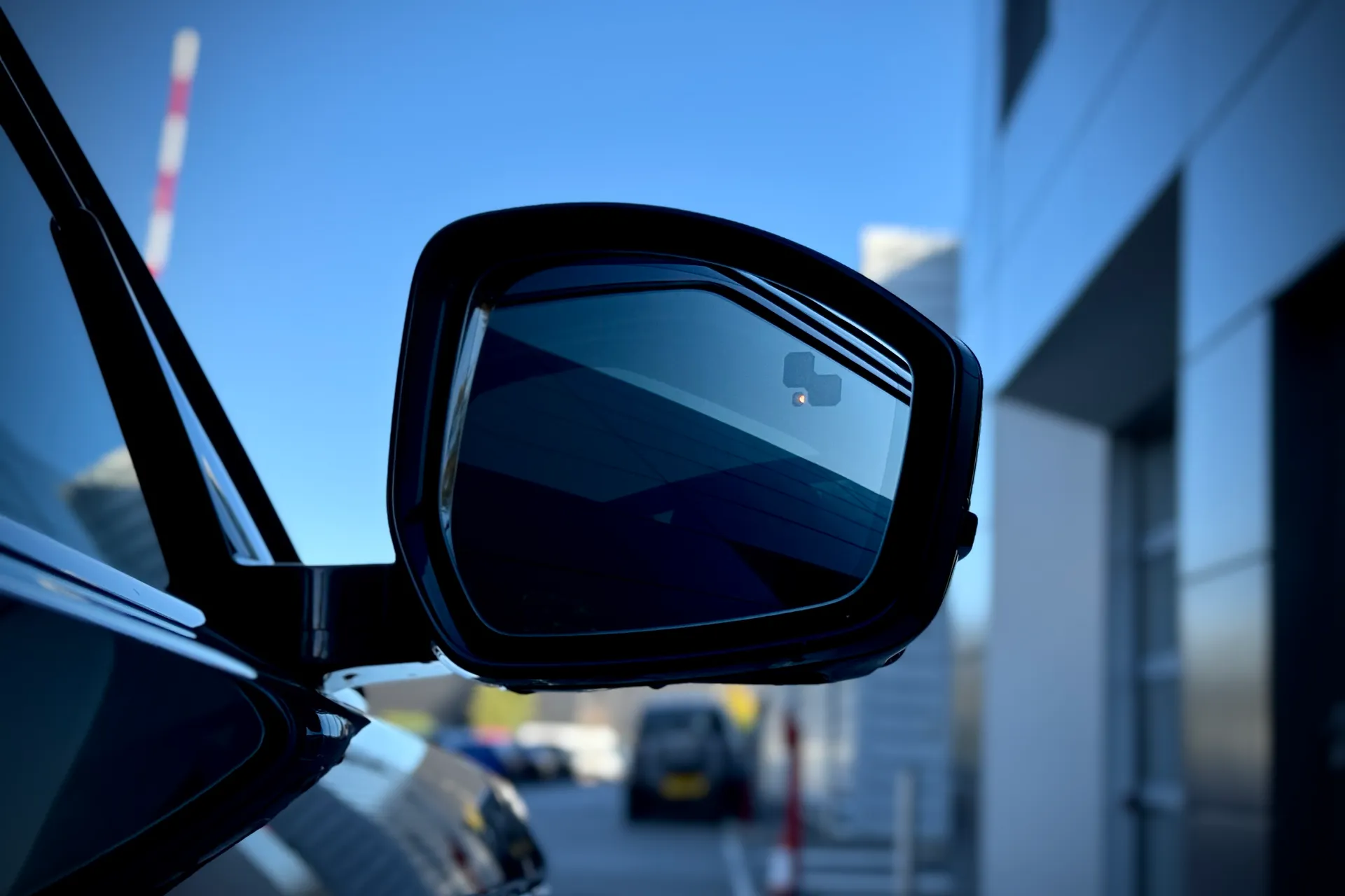 LAND ROVER RANGE ROVER VELAR thumbnail image number 15