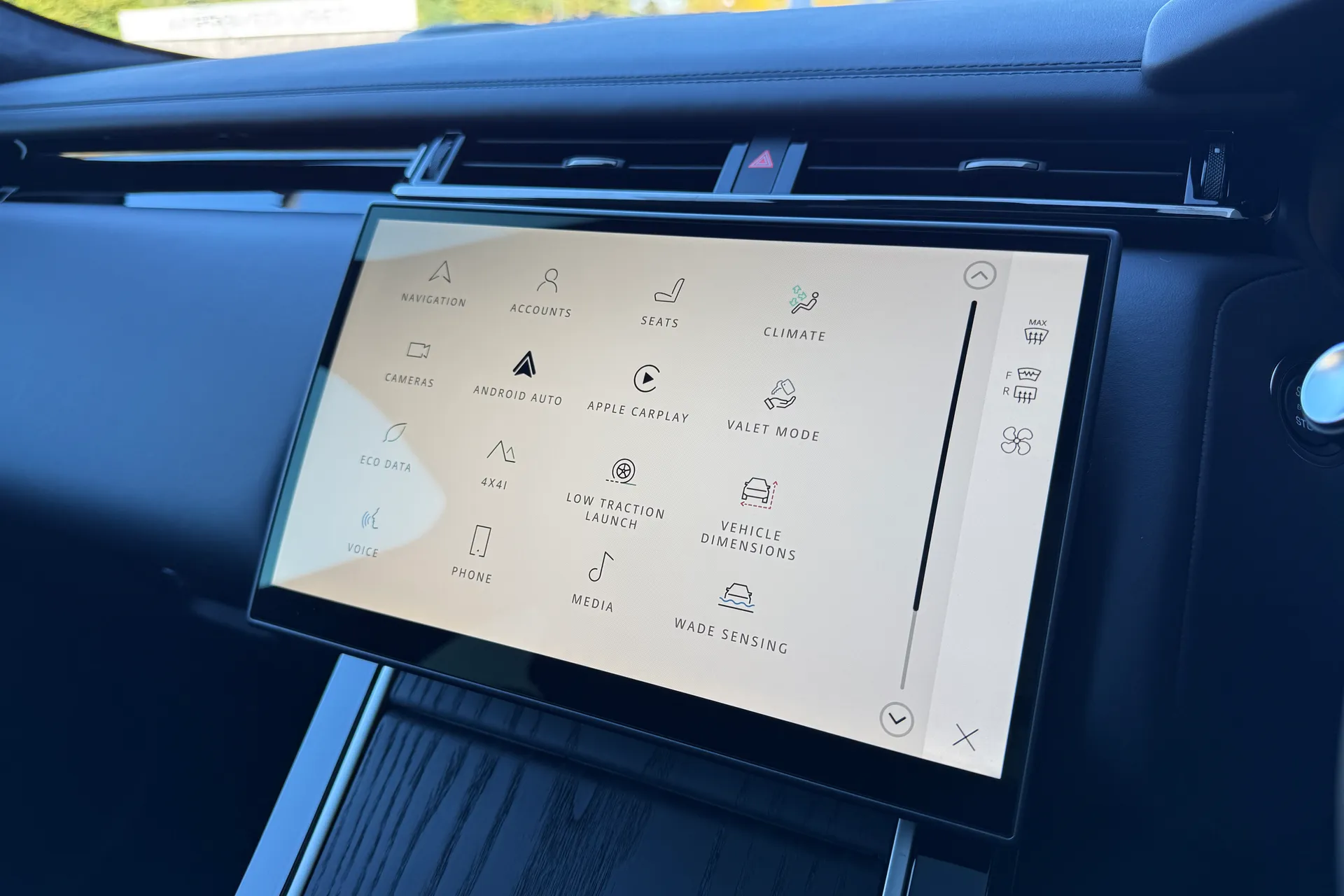 LAND ROVER RANGE ROVER VELAR thumbnail image number 55