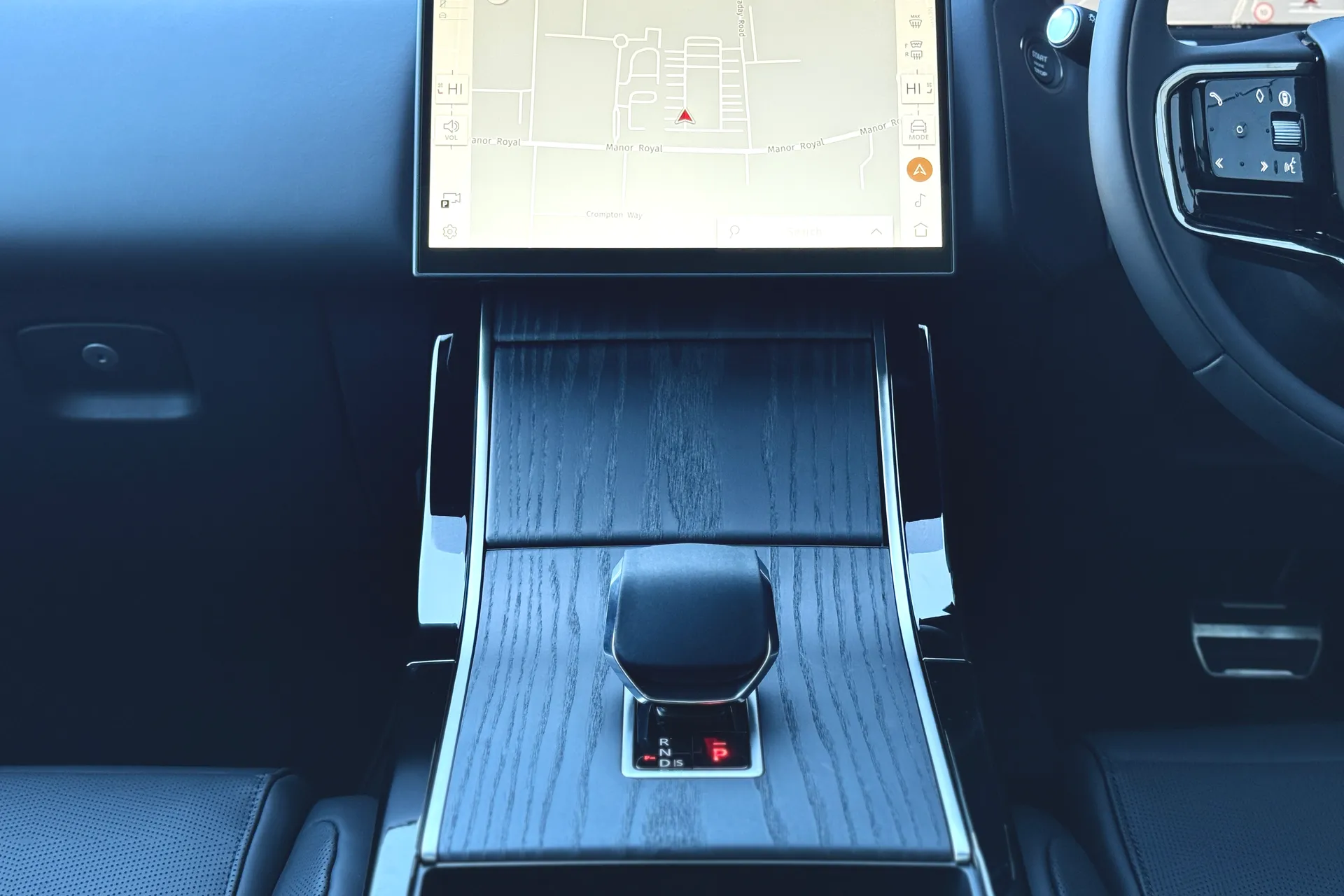 LAND ROVER RANGE ROVER VELAR thumbnail image number 29