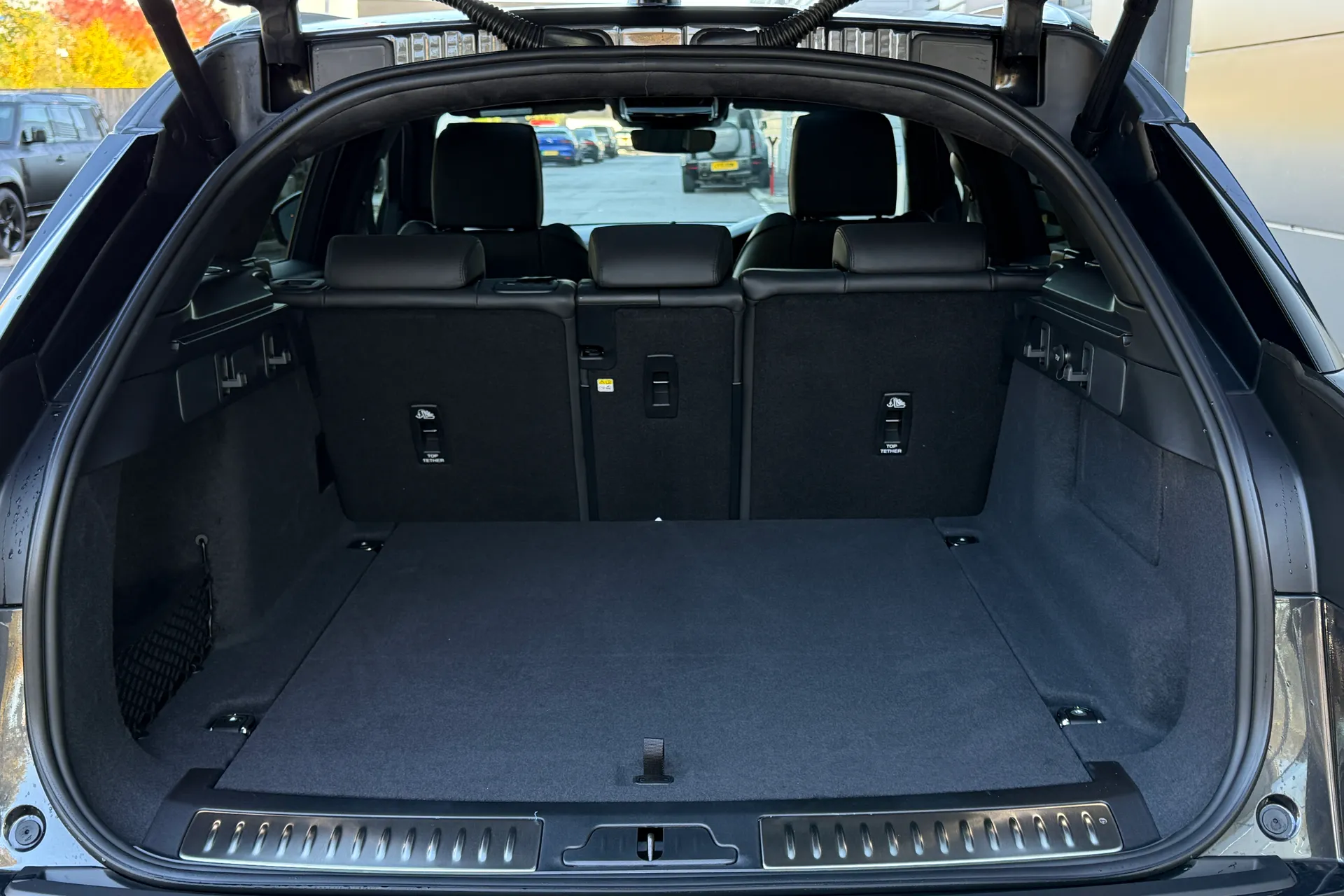 LAND ROVER RANGE ROVER VELAR thumbnail image number 36