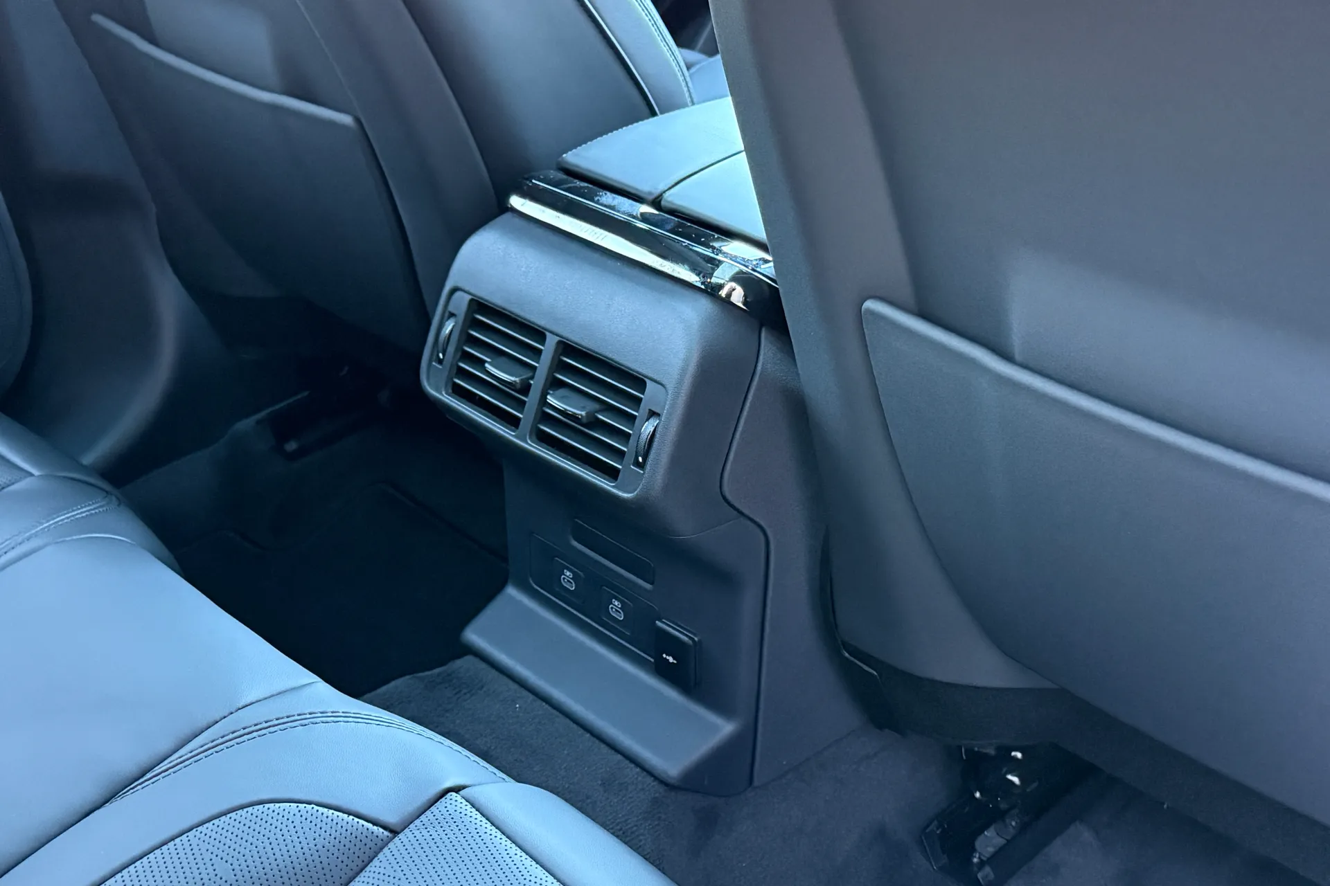 LAND ROVER RANGE ROVER VELAR thumbnail image number 42