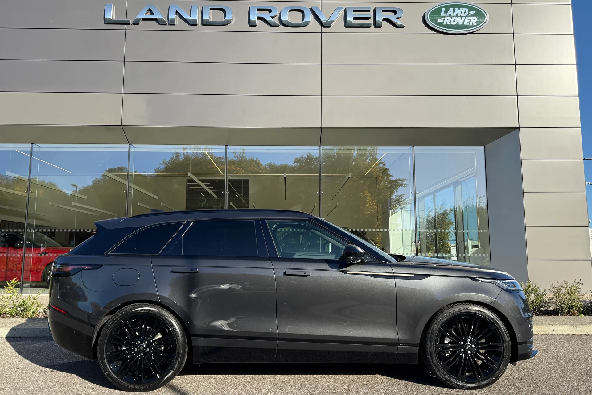 LAND ROVER RANGE ROVER VELAR thumbnail image number 2