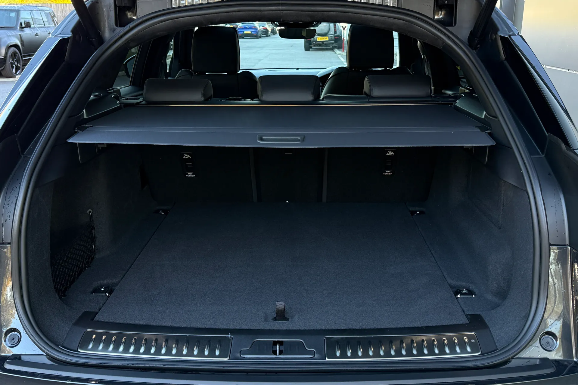 LAND ROVER RANGE ROVER VELAR thumbnail image number 35