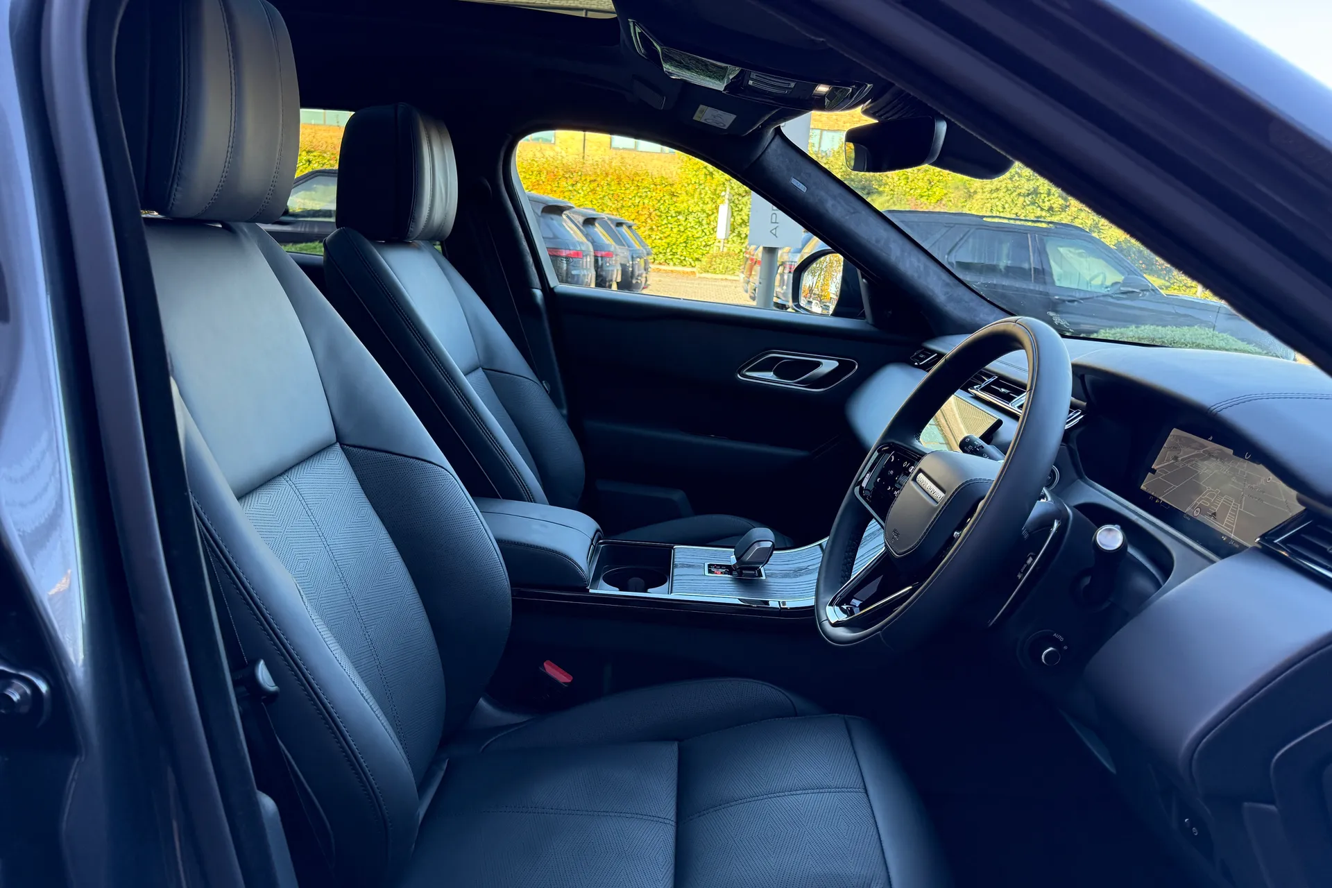 LAND ROVER RANGE ROVER VELAR thumbnail image number 46