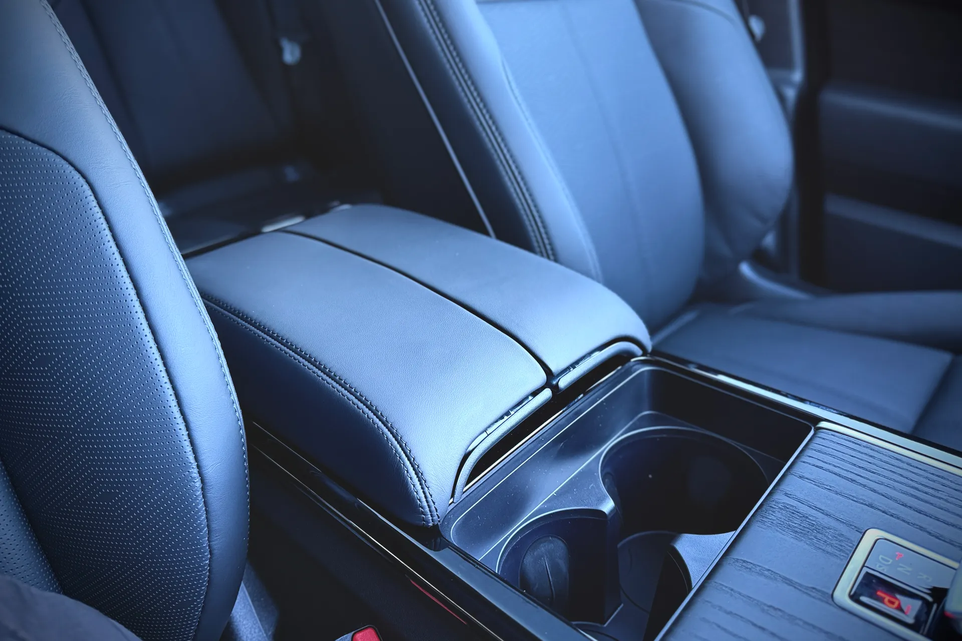 LAND ROVER RANGE ROVER VELAR thumbnail image number 48