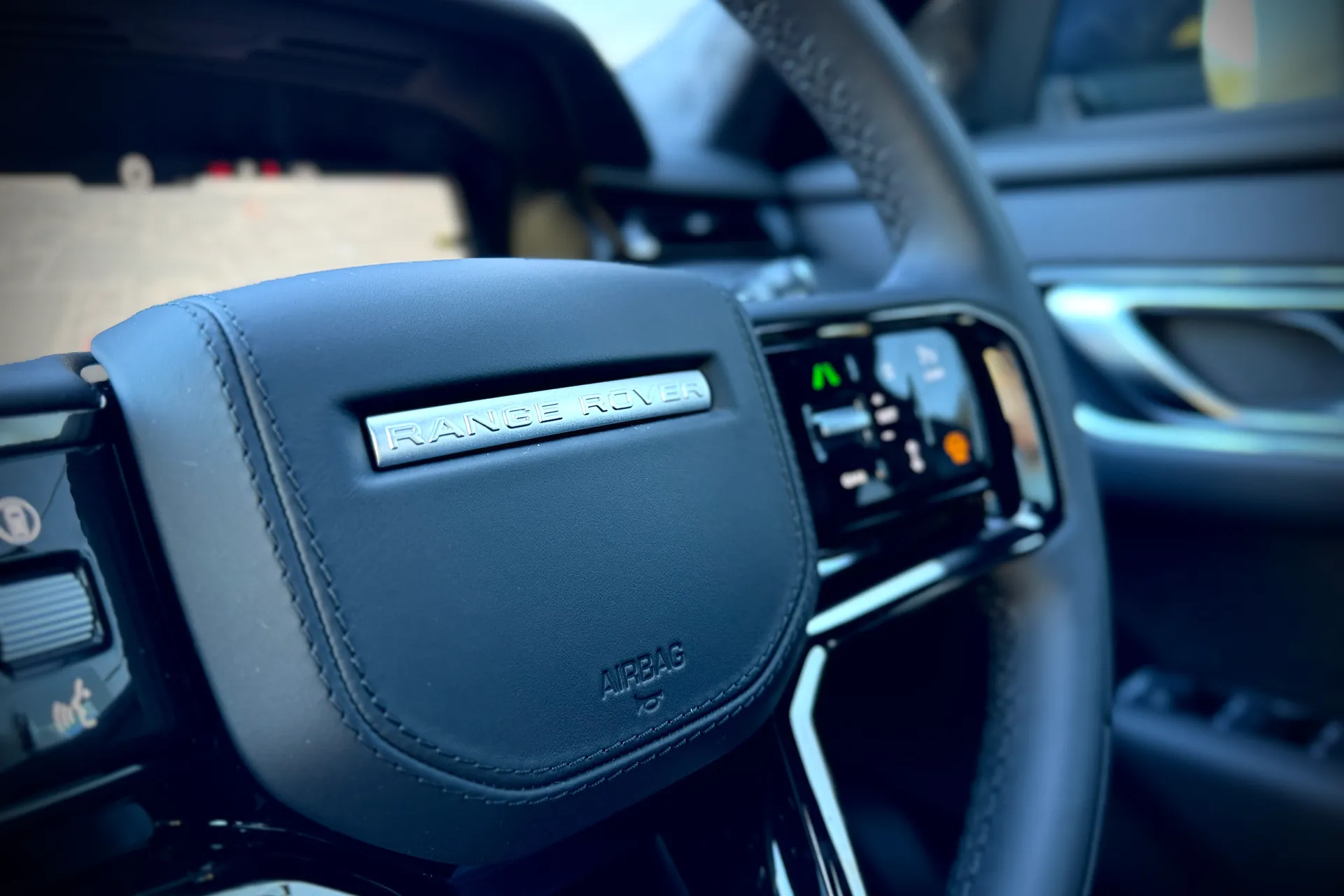 LAND ROVER RANGE ROVER VELAR thumbnail image number 51